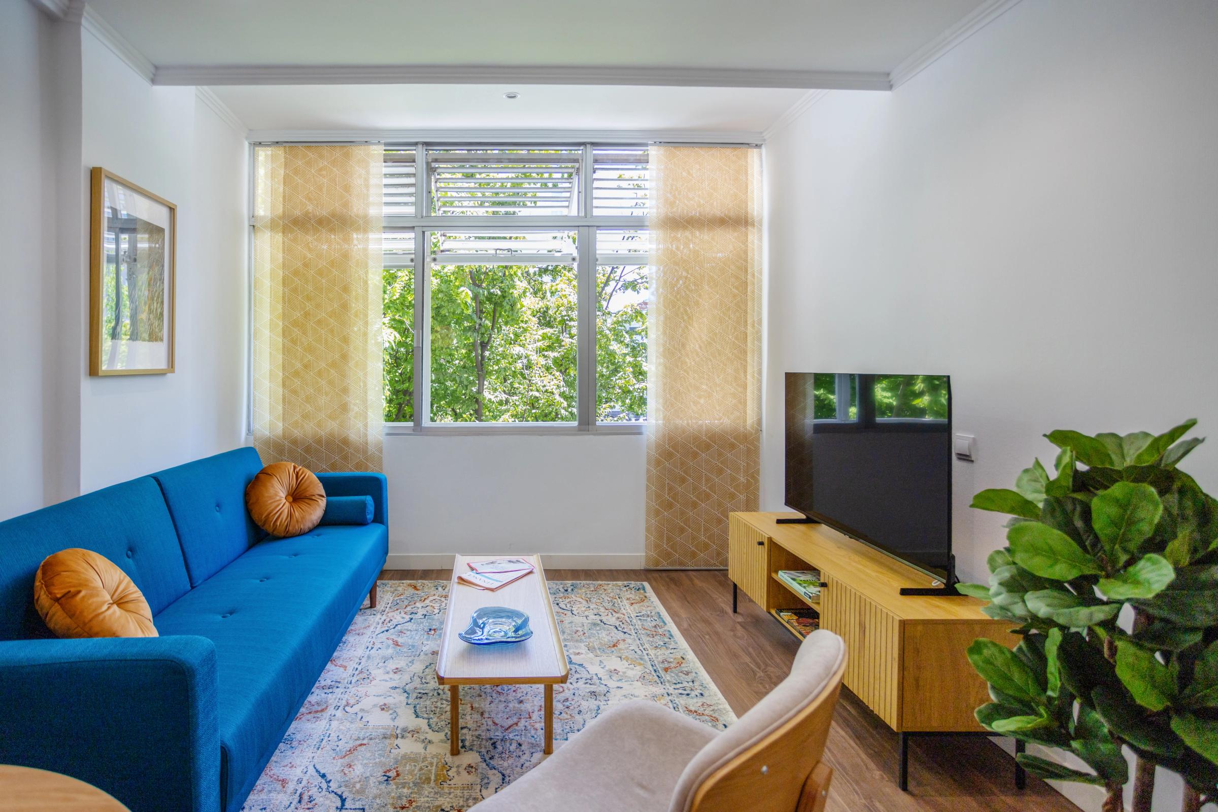 NESTIC - DARIEN - Living room fully furnished apartment