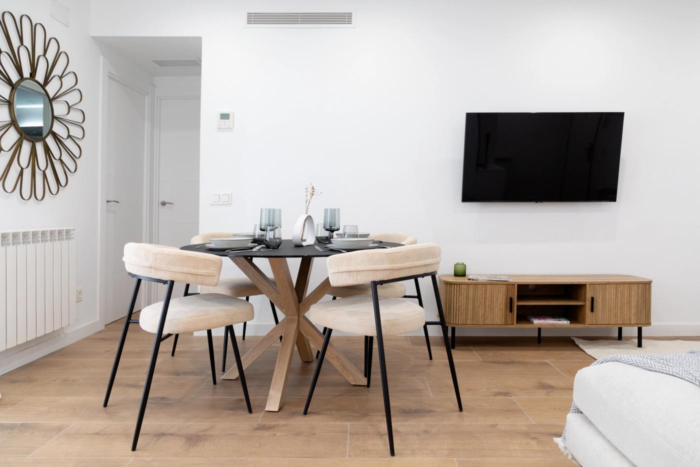 NESTIC - LAGUNARIA - Dining room furnished stylish