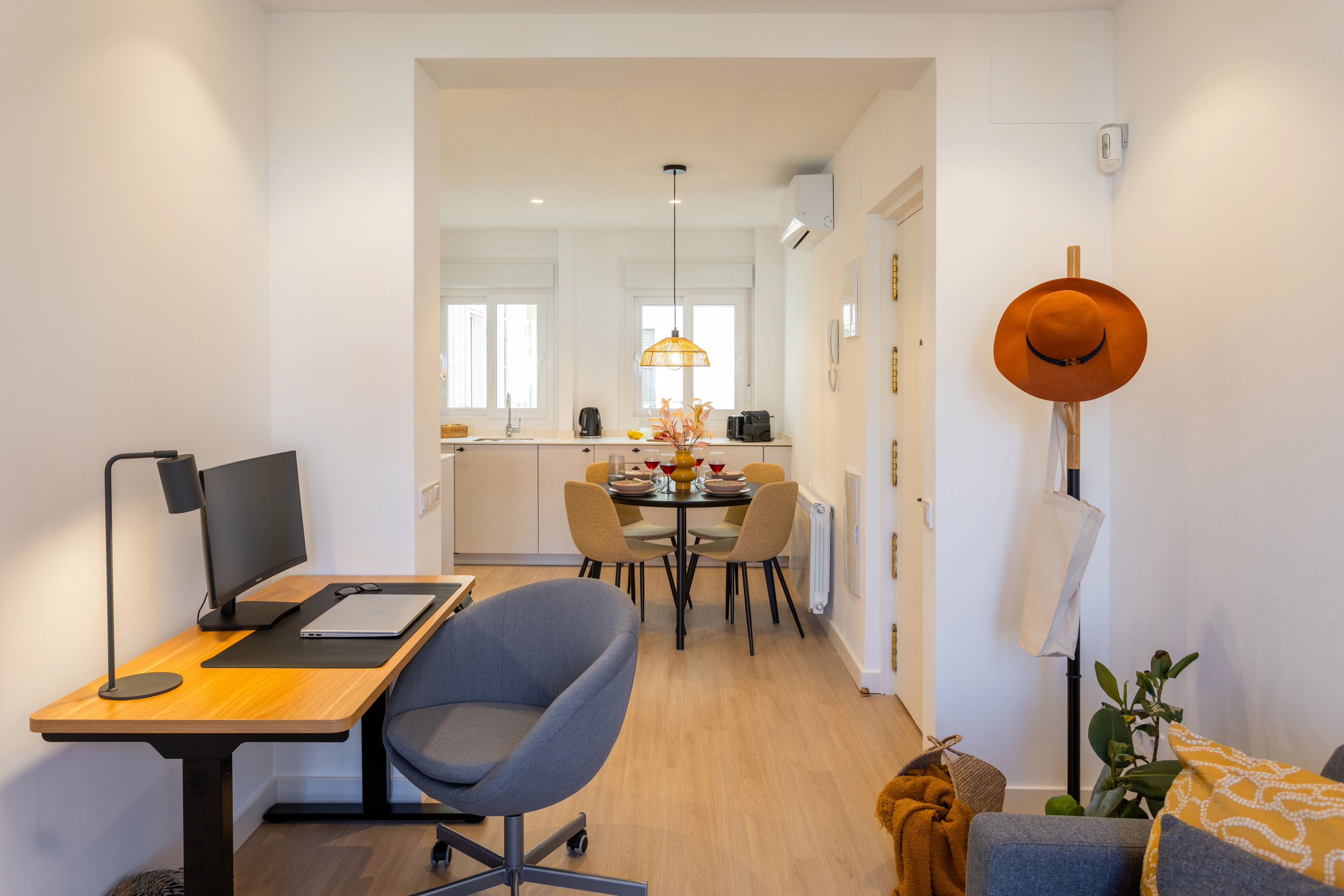 NESTIC - TINEO - Living room Furnished apartment with services
