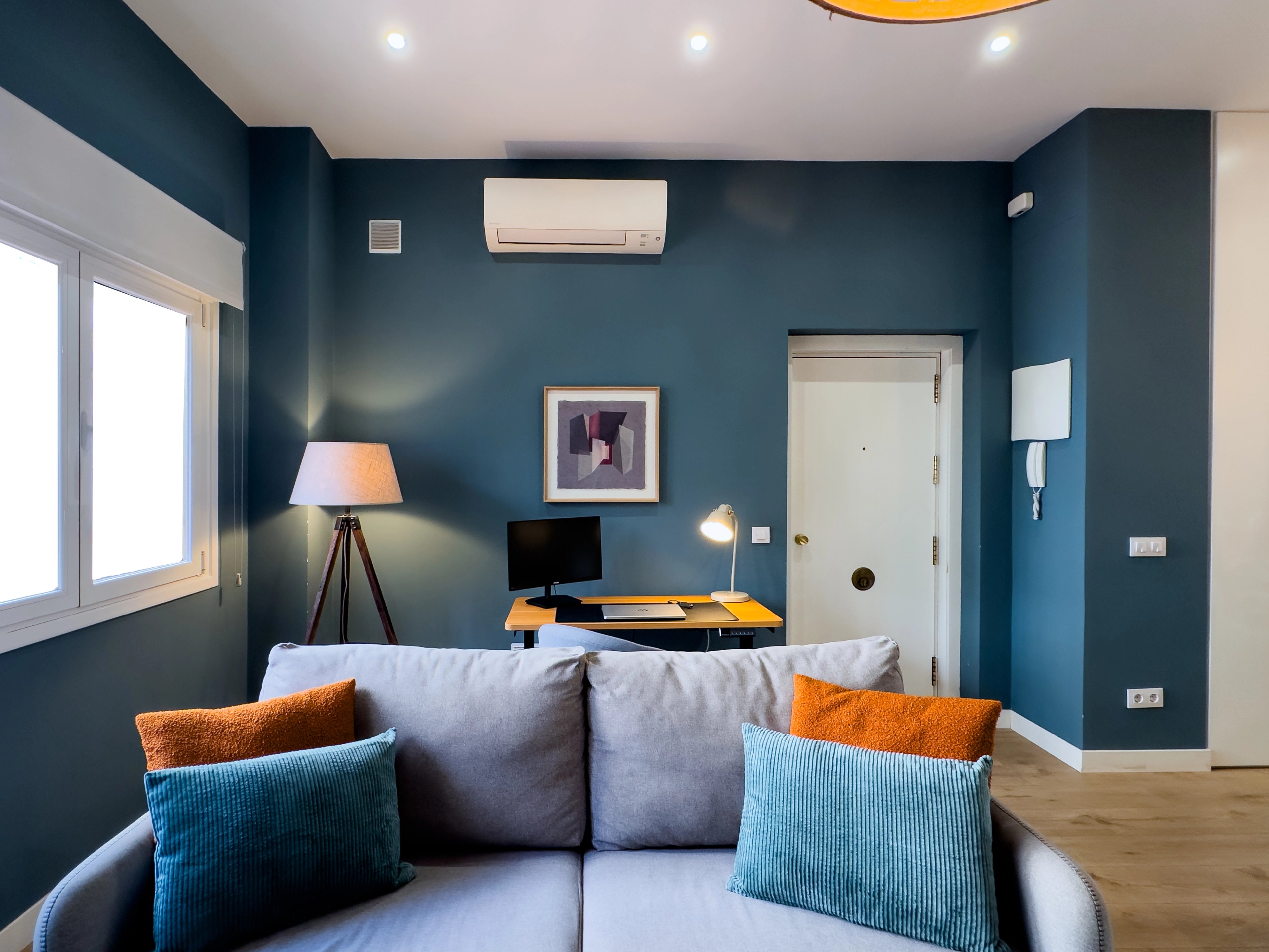 NESTIC - MENESES - Salón Apartamento amueblado con servicios