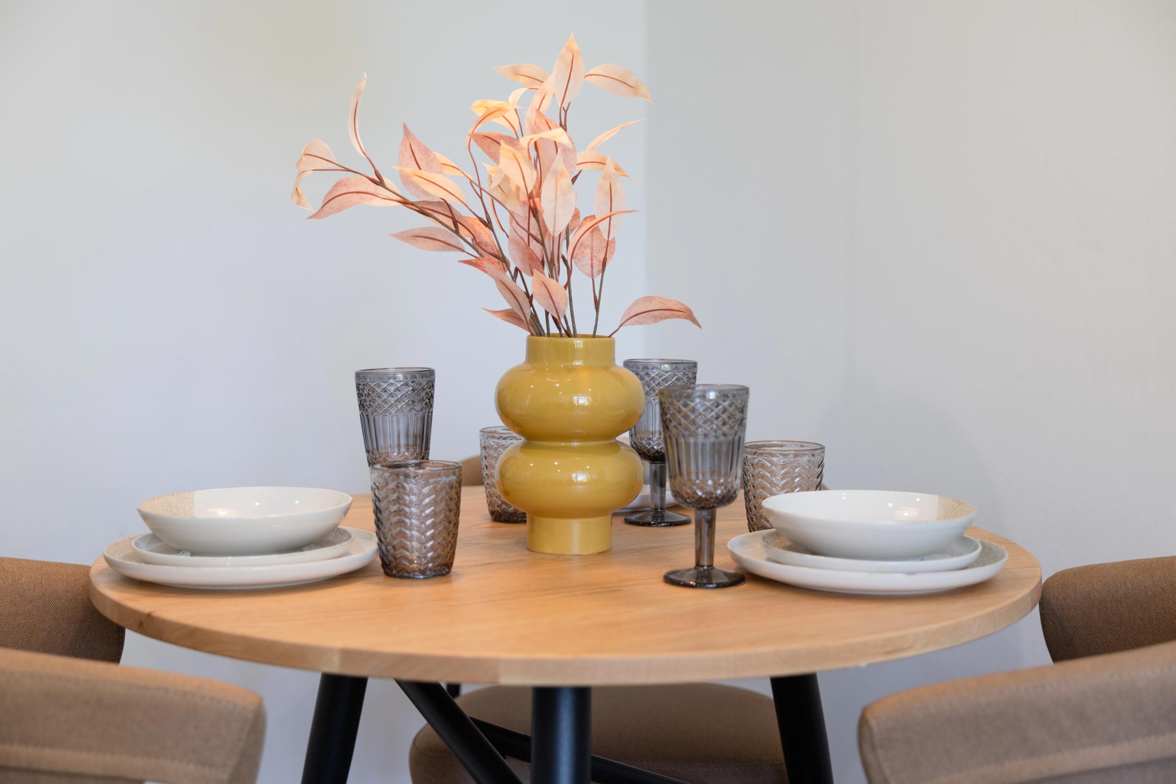 NESTIC - DARIEN - Dining room fully furnished apartment