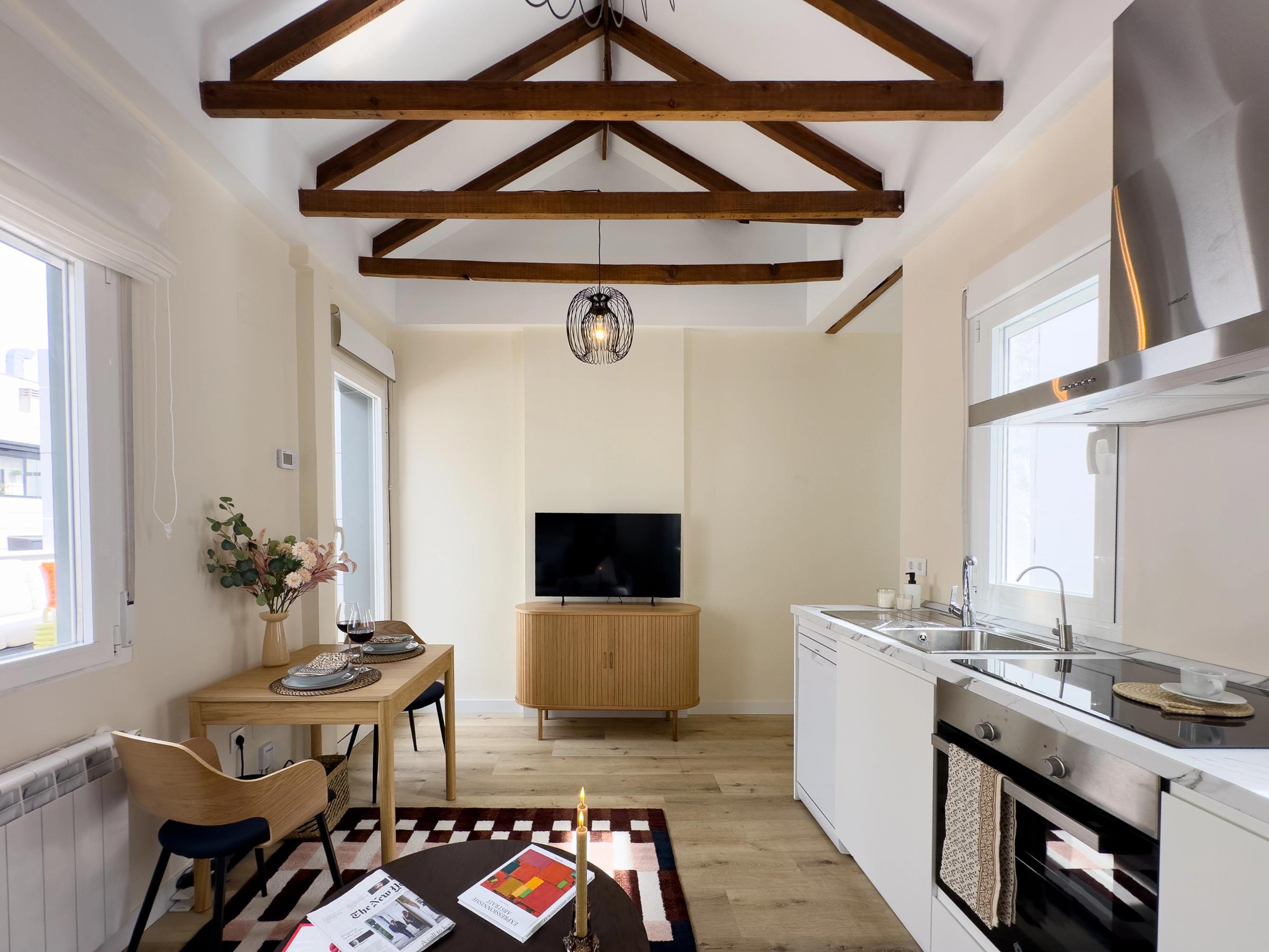 NESTIC - MORETO - Salón Apartamento amueblado con servicios