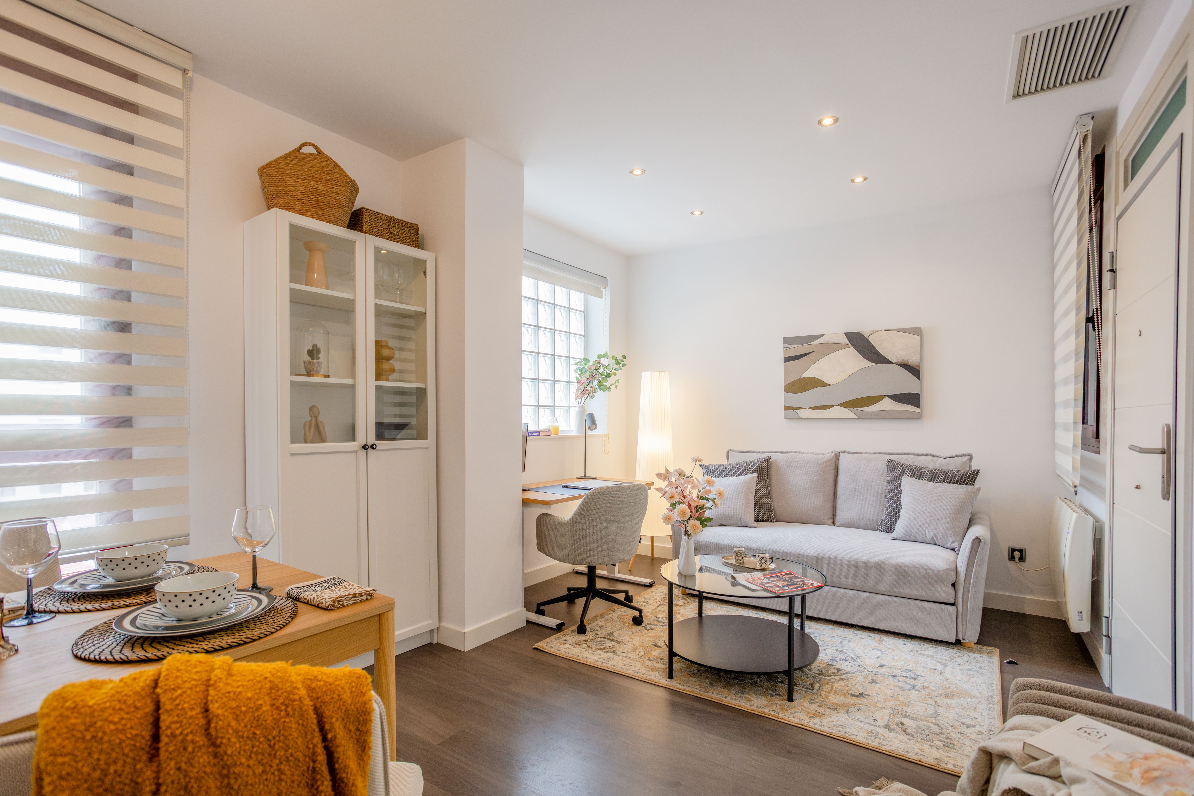 NESTIC - BERIAIN - Living room Furnished apartment with services