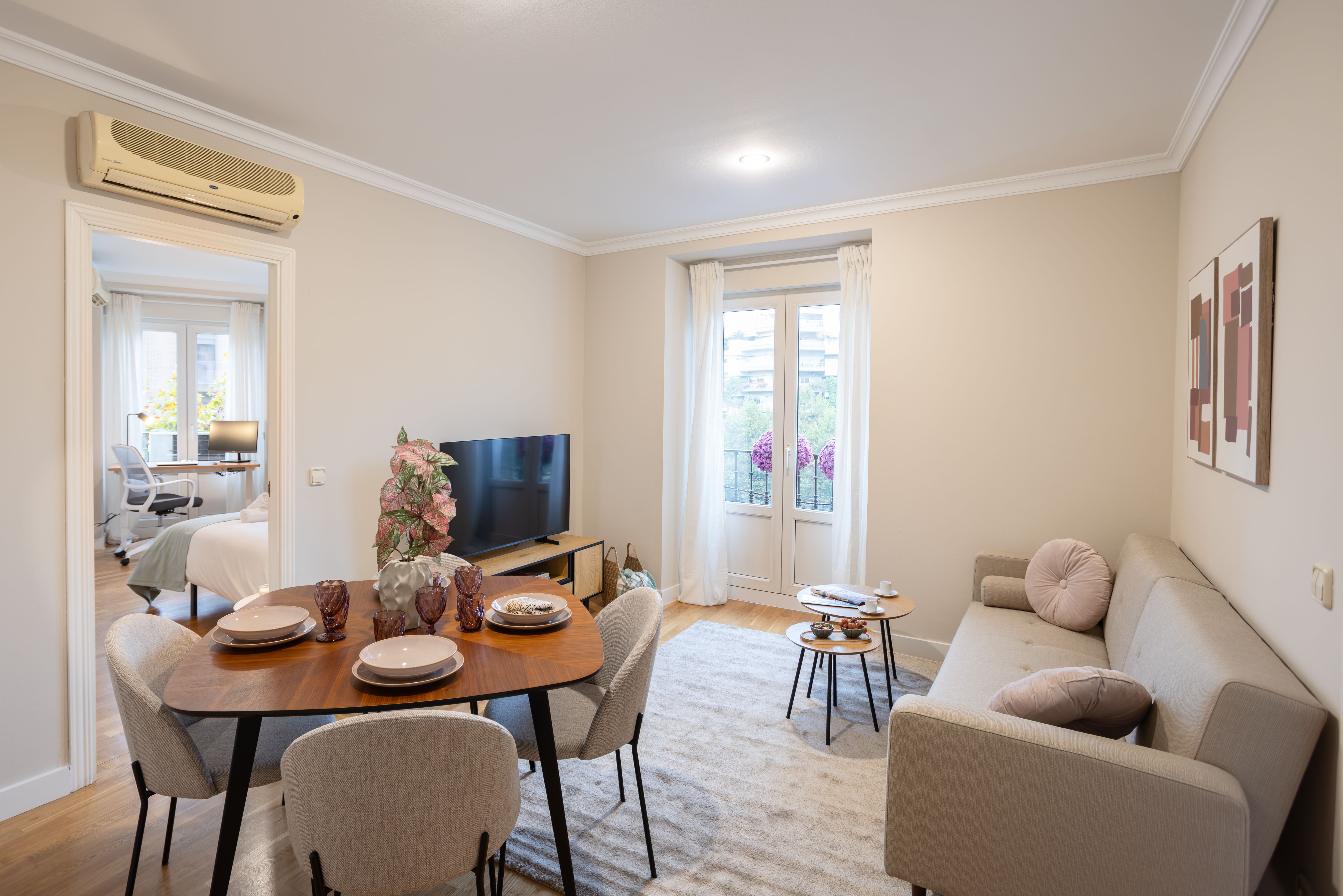 NESTIC - LANUZA - Salón apartamento amueblado con servicios