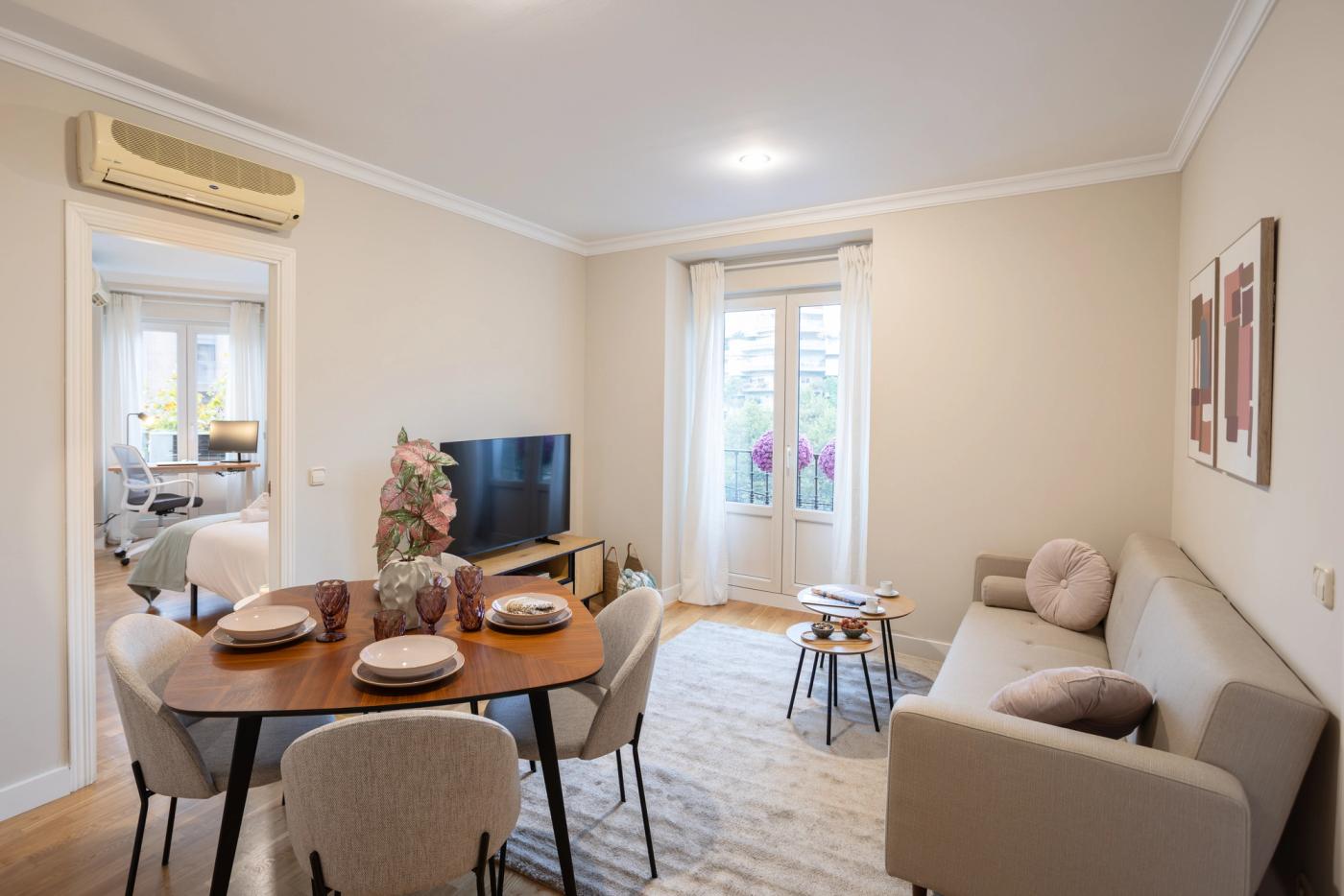 NESTIC - LANUZA - Living room furnished apartment with services