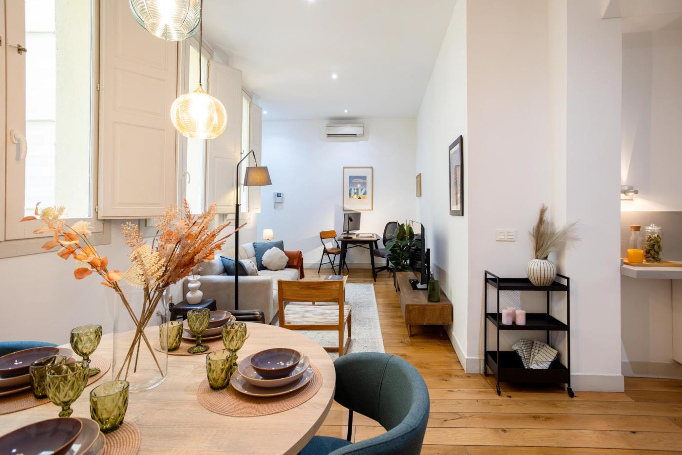 NESTIC - Mer - Living room furnished apartment