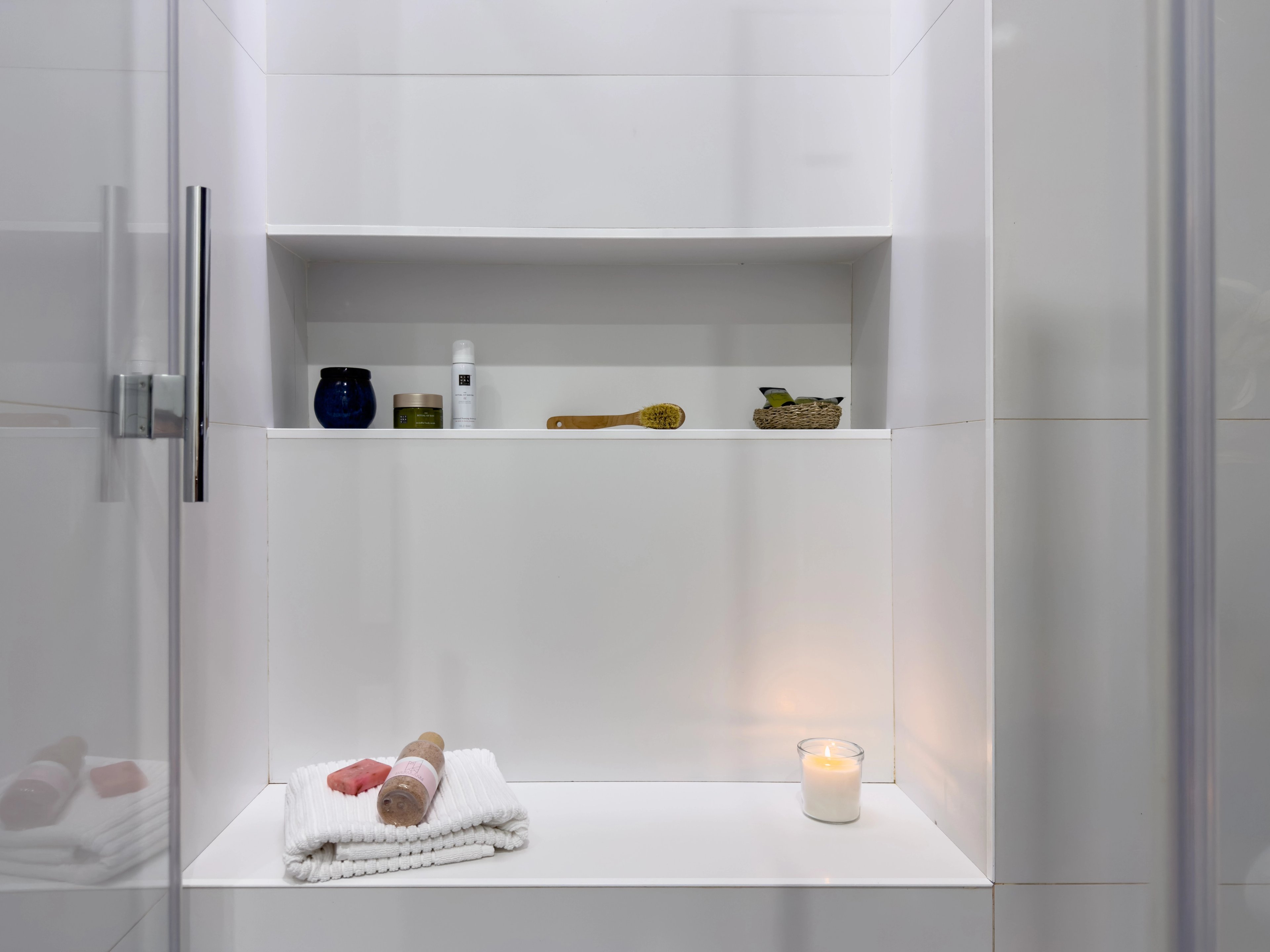NESTIC - MENESES - Baño Apartamento amueblado con servicios