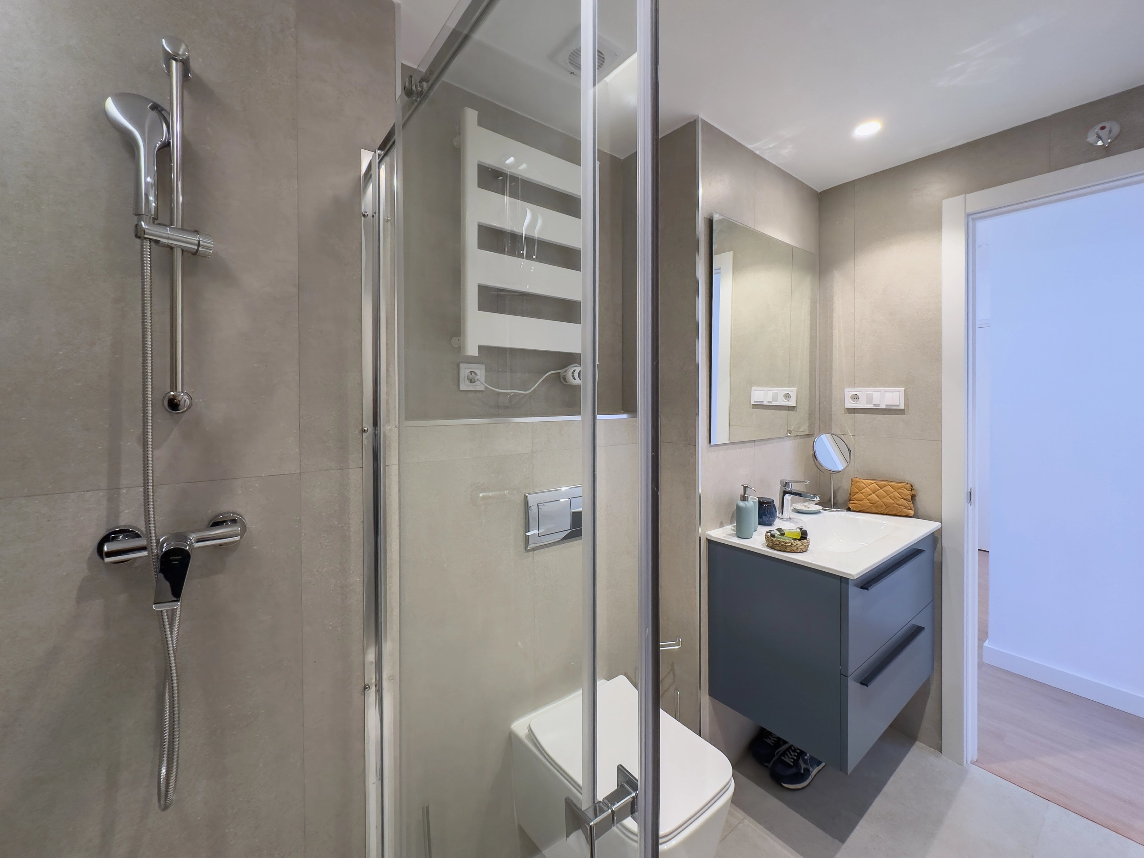 NESTIC - TINEO - Bathroom Furnished apartment with services