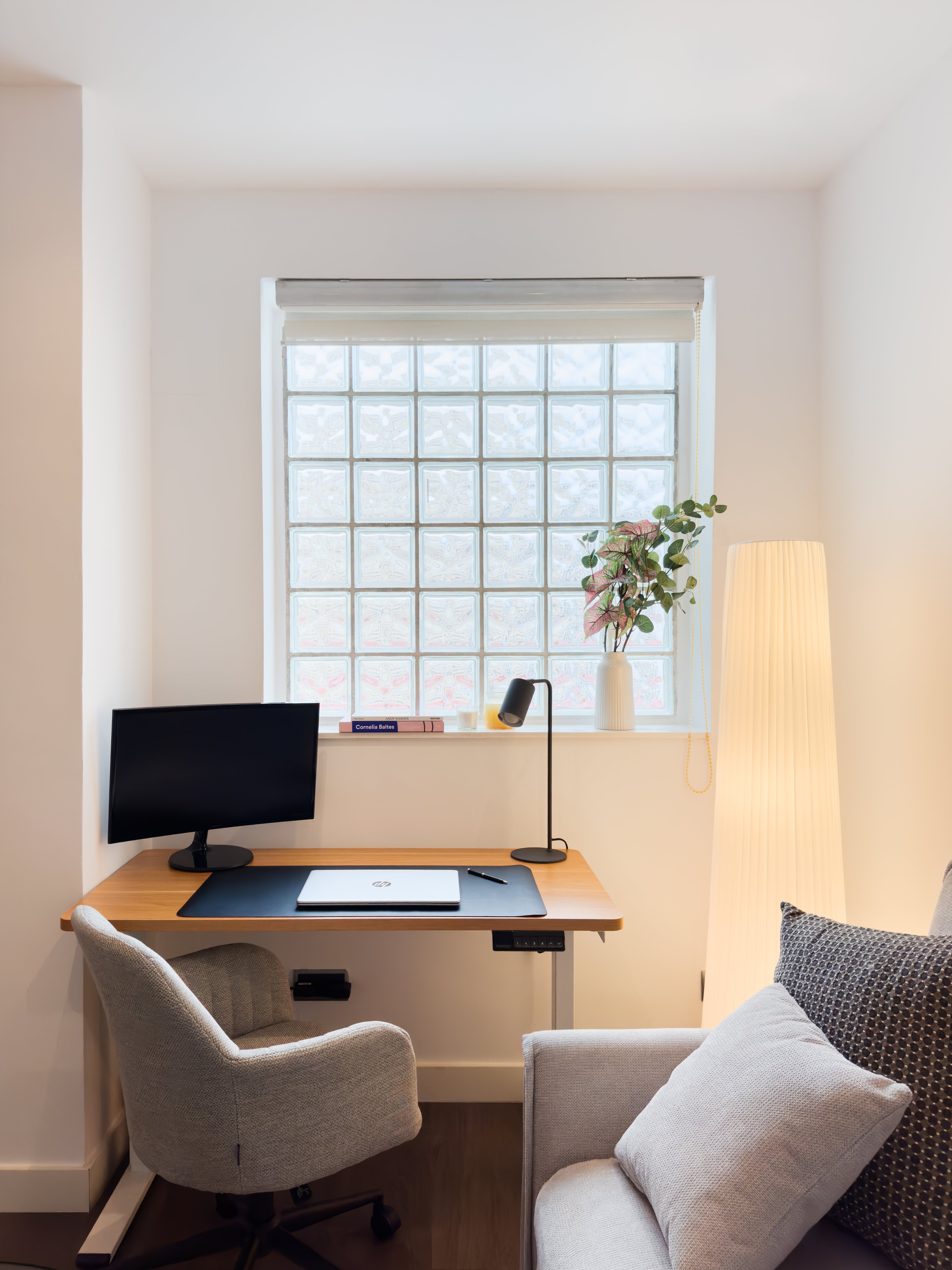 NESTIC - BERIAIN - Zona de trabajo Apartamento amueblado con servicios