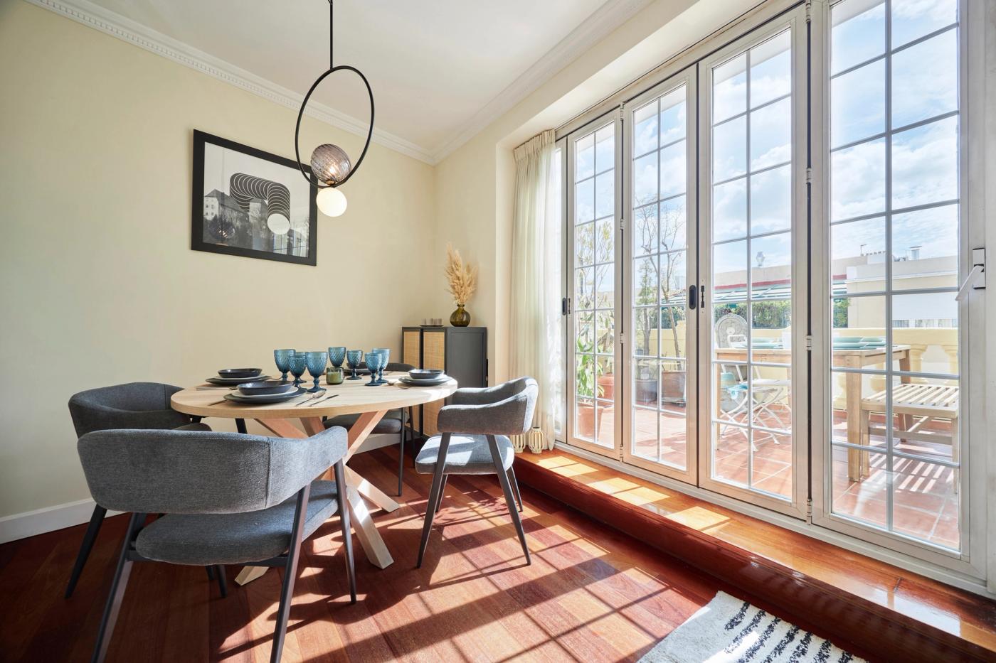 NESTIC - BRIGADIER - Dining room furnished in penthouse in Salamanca Madrid