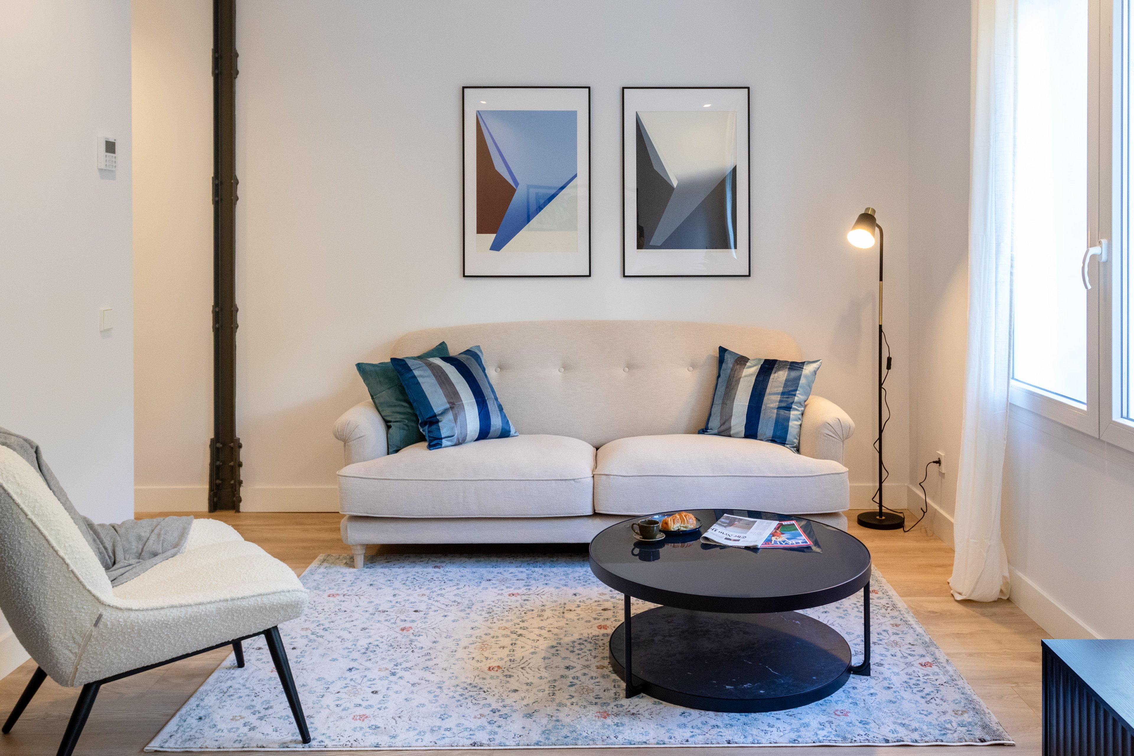 NESTIC - MENINA - Salón apartamento amueblado con servicios
