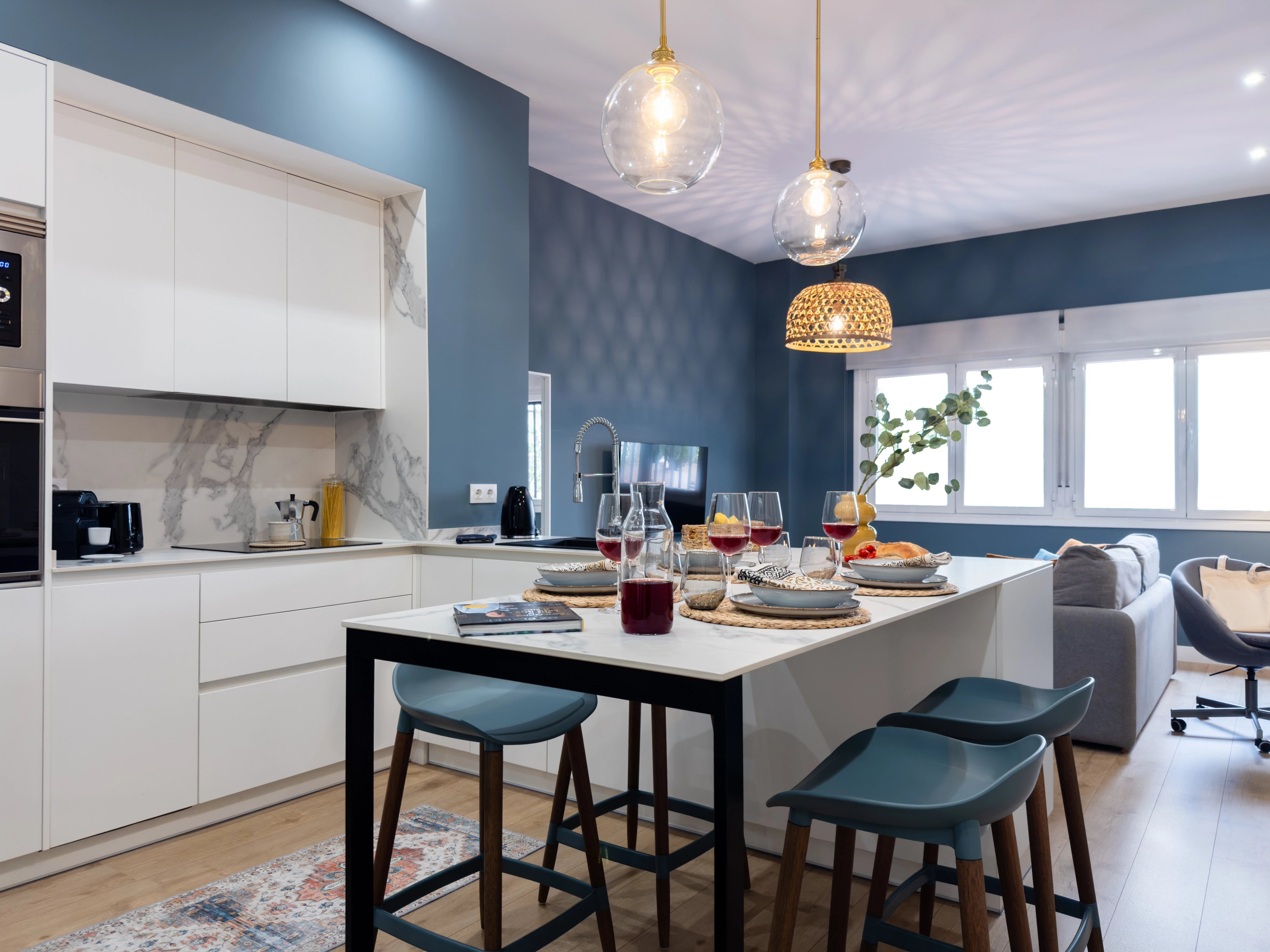 NESTIC - MENESES - Cocina Apartamento amueblado con servicios