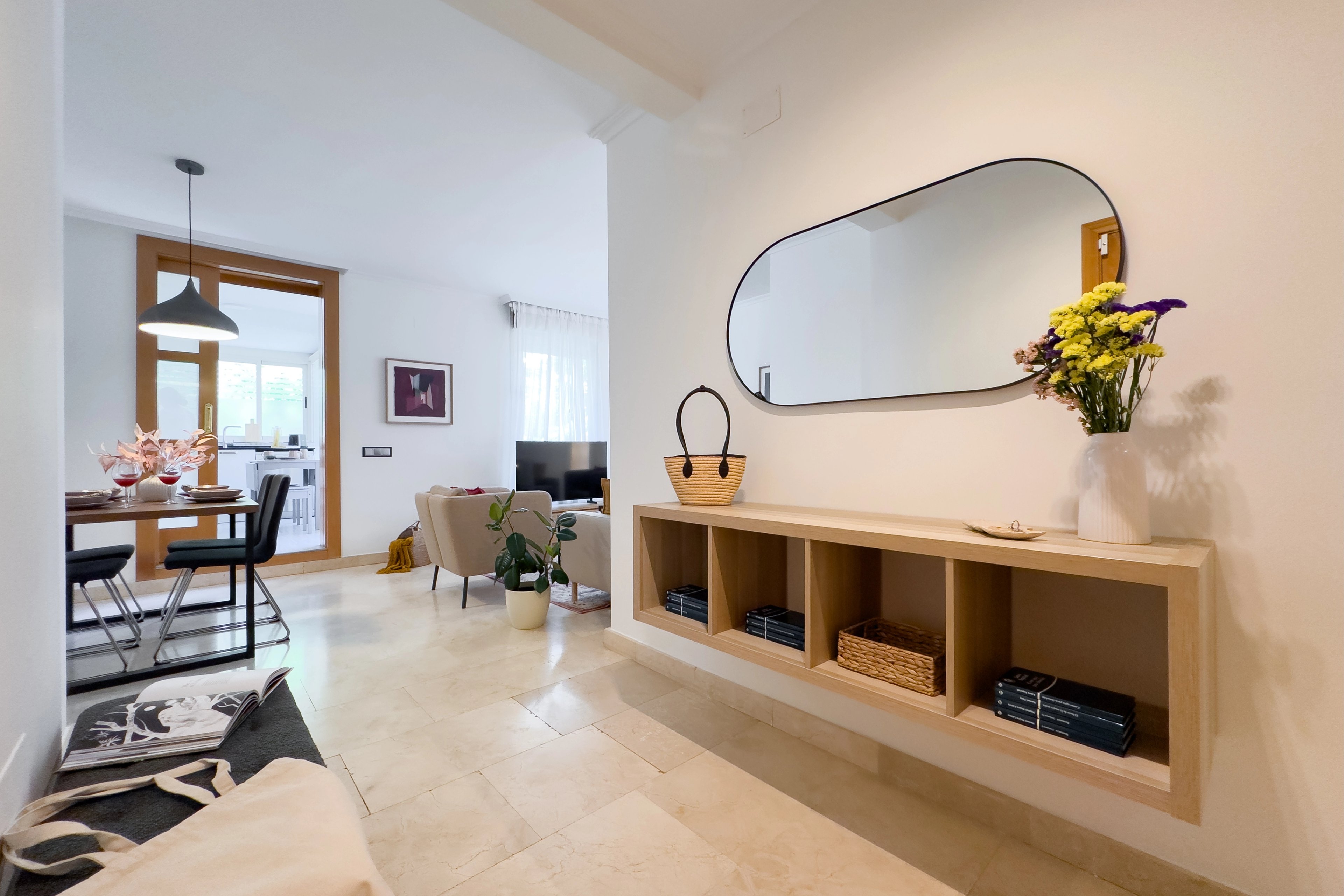 NESTIC - URUMEA - Entrada Apartamento amueblado con servicios