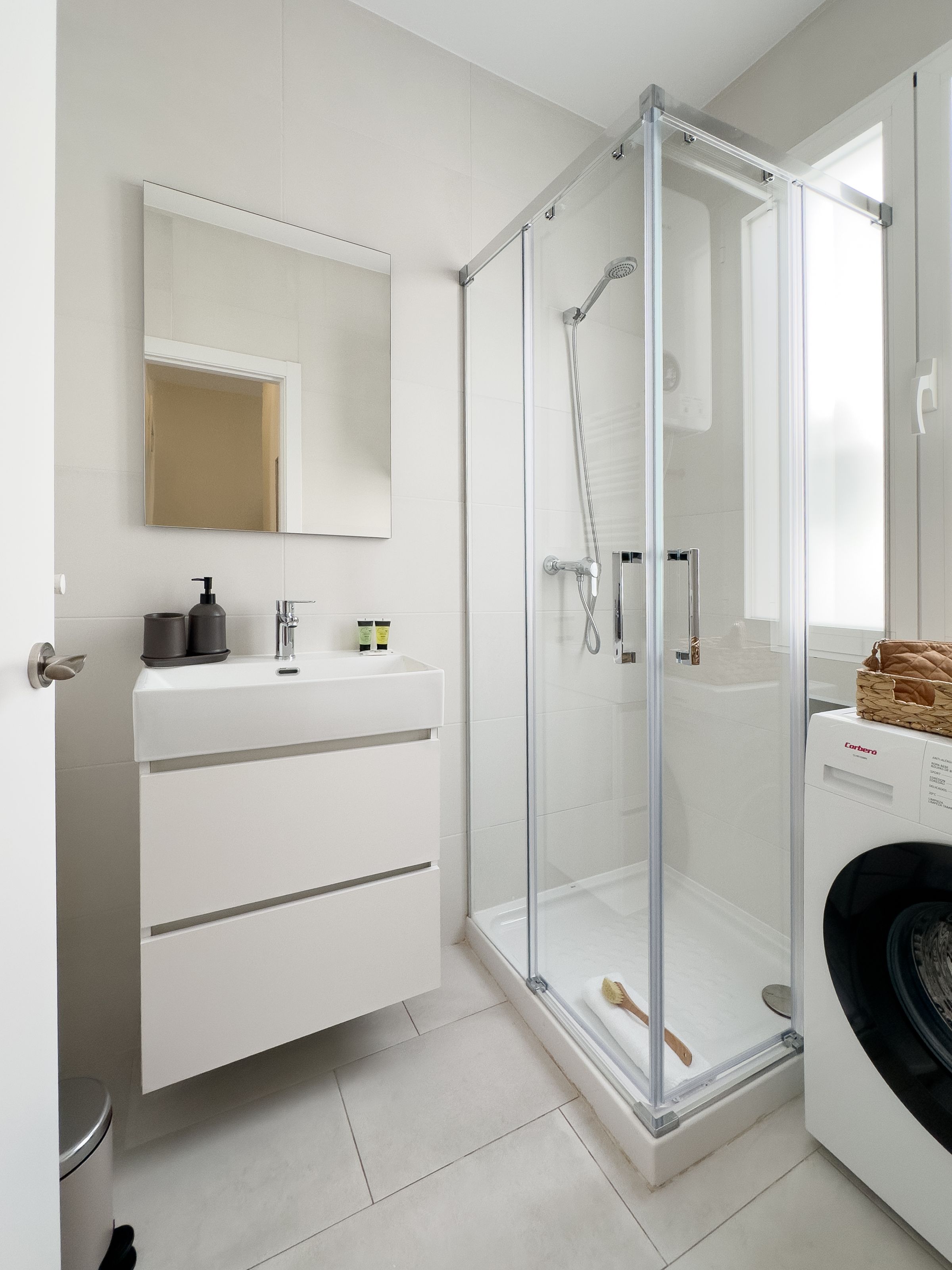 NESTIC - MORETO - Baño Apartamento amueblado con servicios