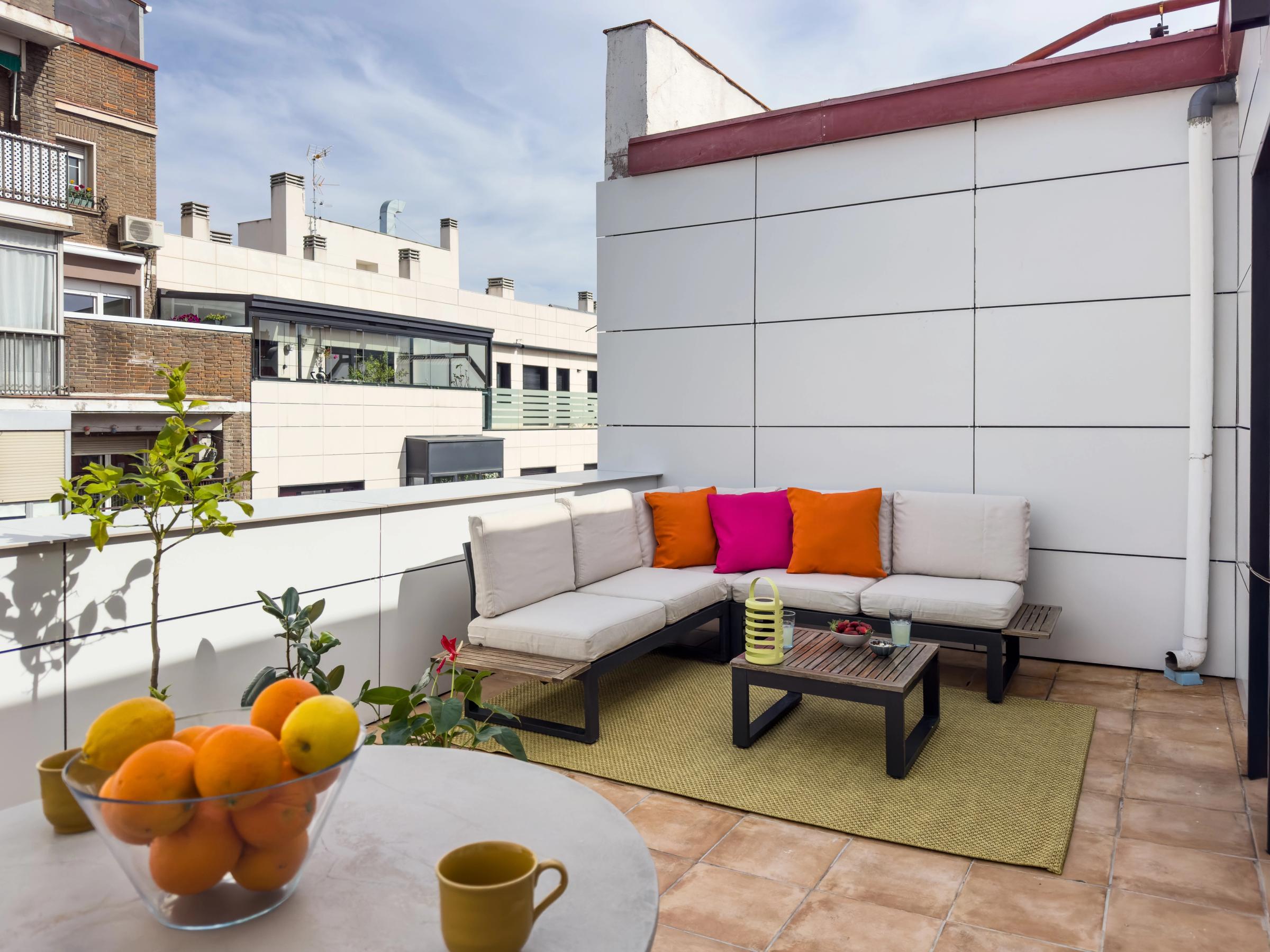 NESTIC - MORETO - Terraza Apartamento amueblado con servicios