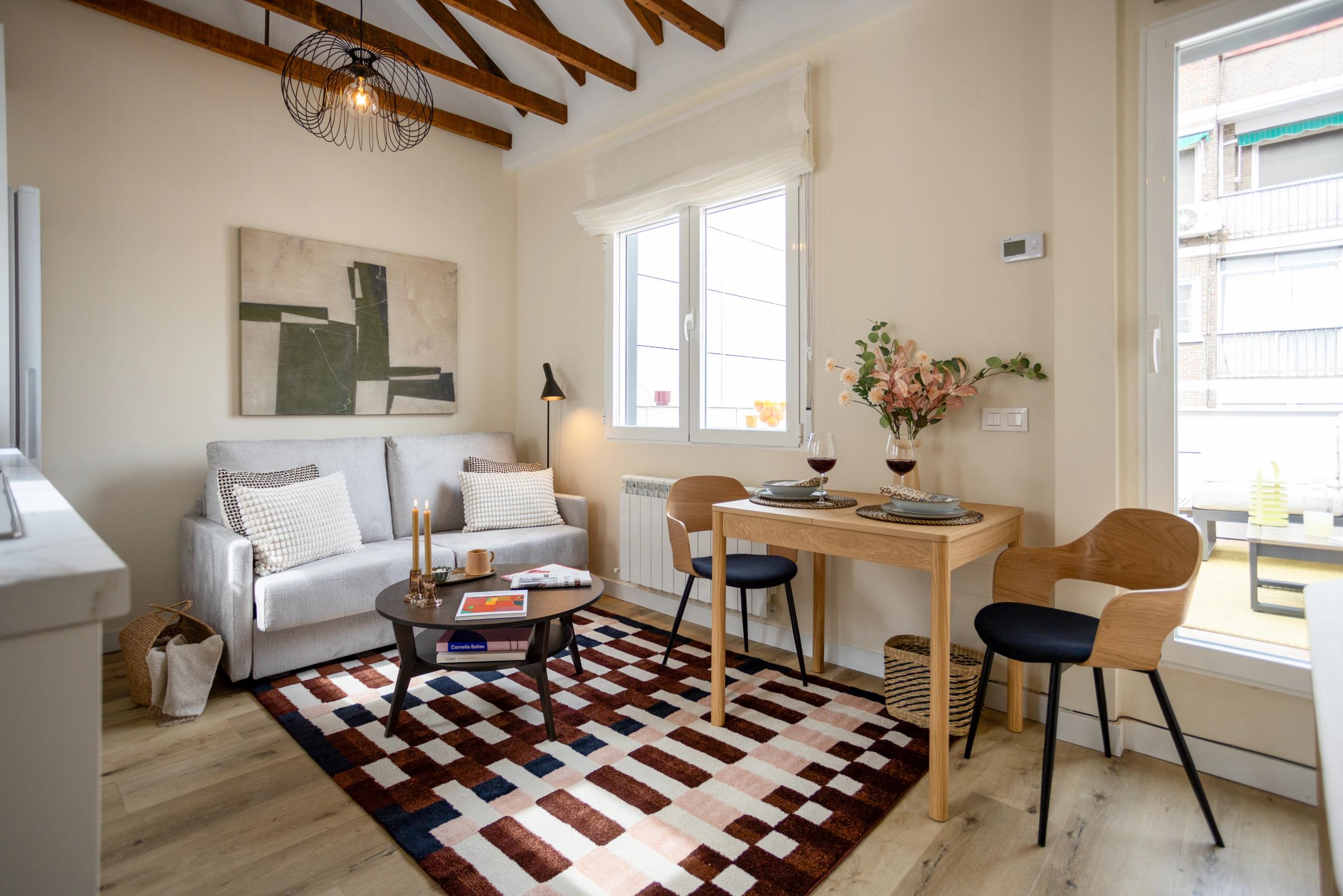 NESTIC - MORETO - Salón Apartamento amueblado con servicios