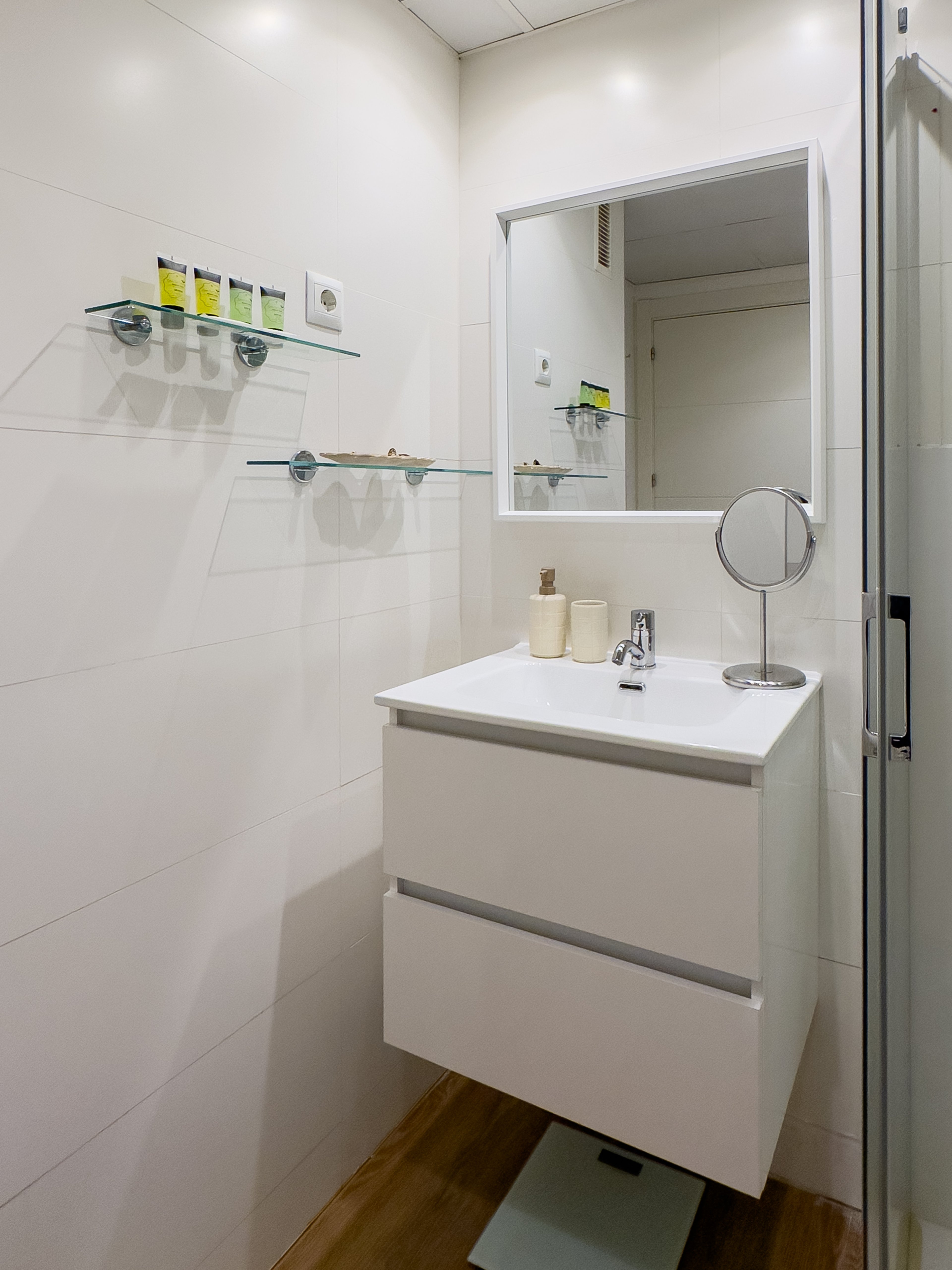 NESTIC - BERIAIN - Baño Apartamento amueblado con servicios