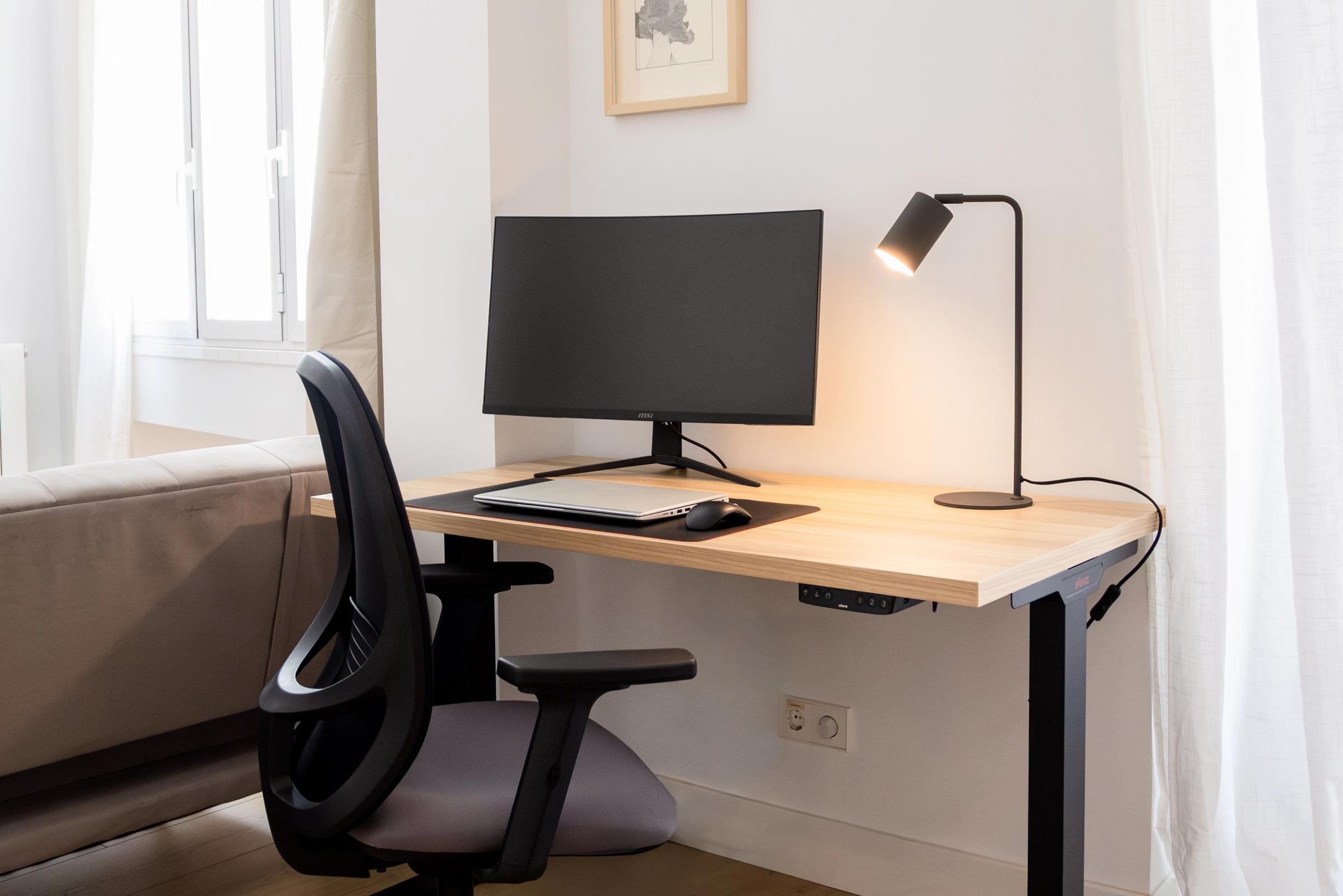 NESTIC - ACLA - Office Area with liftable table