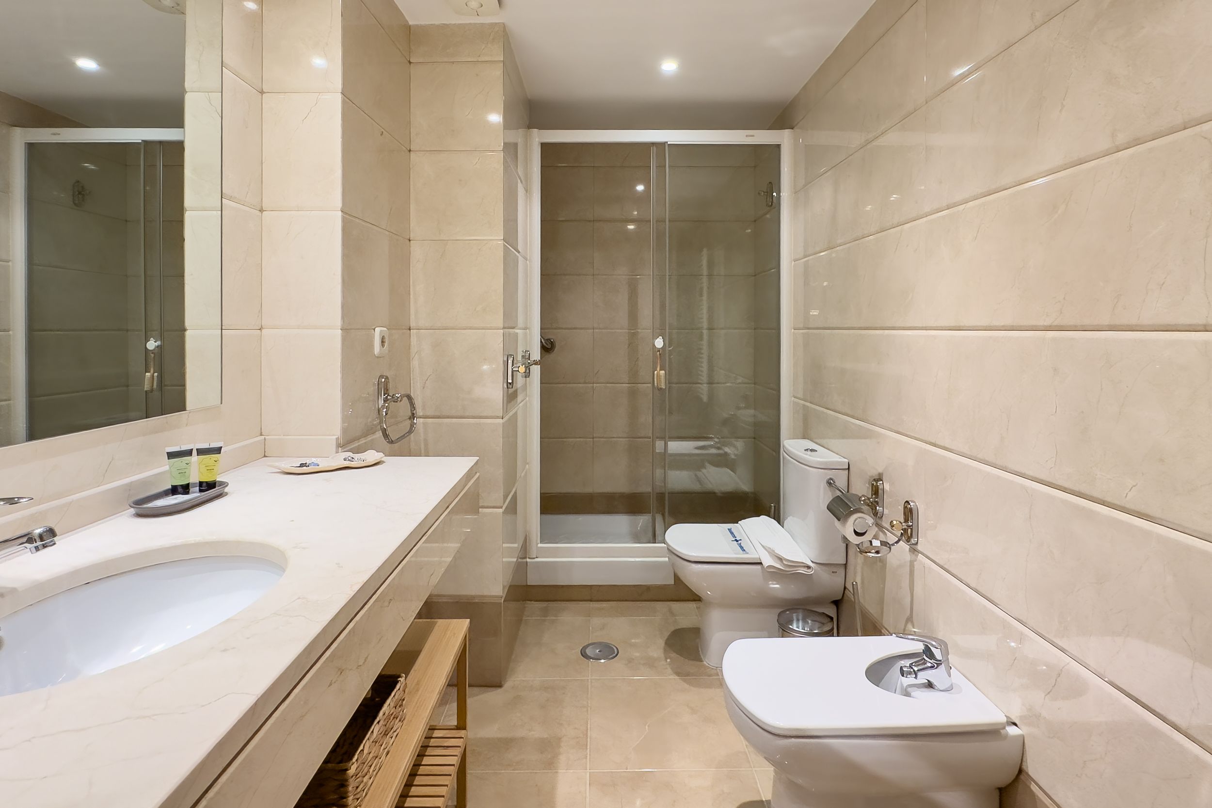 NESTIC - LIDIA - Baño apartamento amueblado con servicios