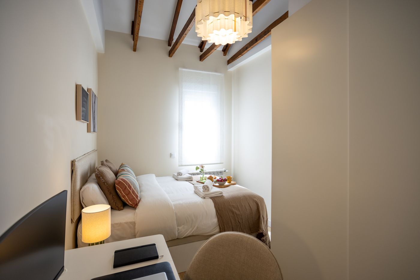 NESTIC - MORETO - Dormitorio Apartamento amueblado con servicios