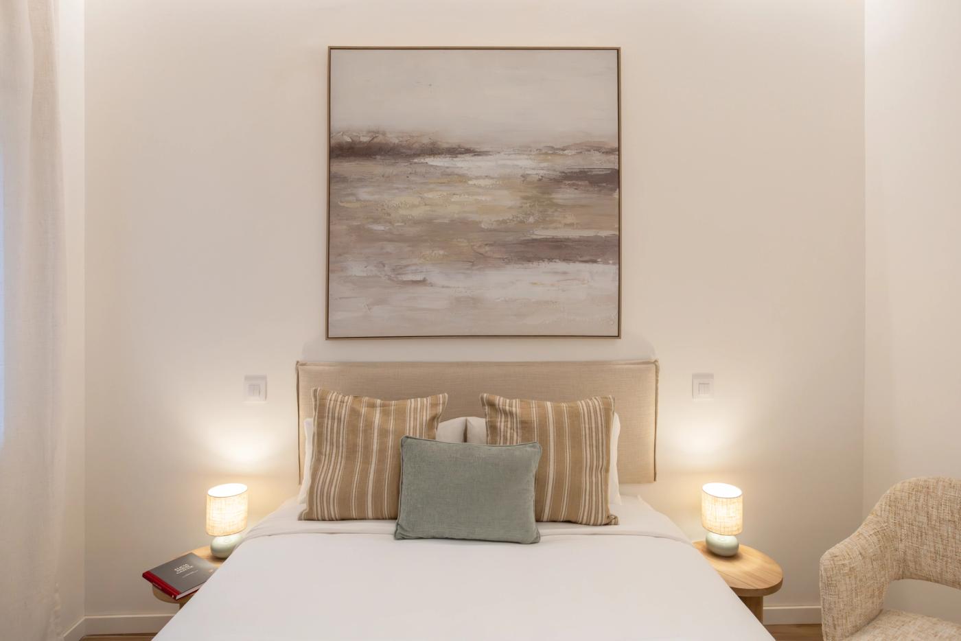 NESTIC - BELLIDO - Main bedroom furnished apartmetn with services