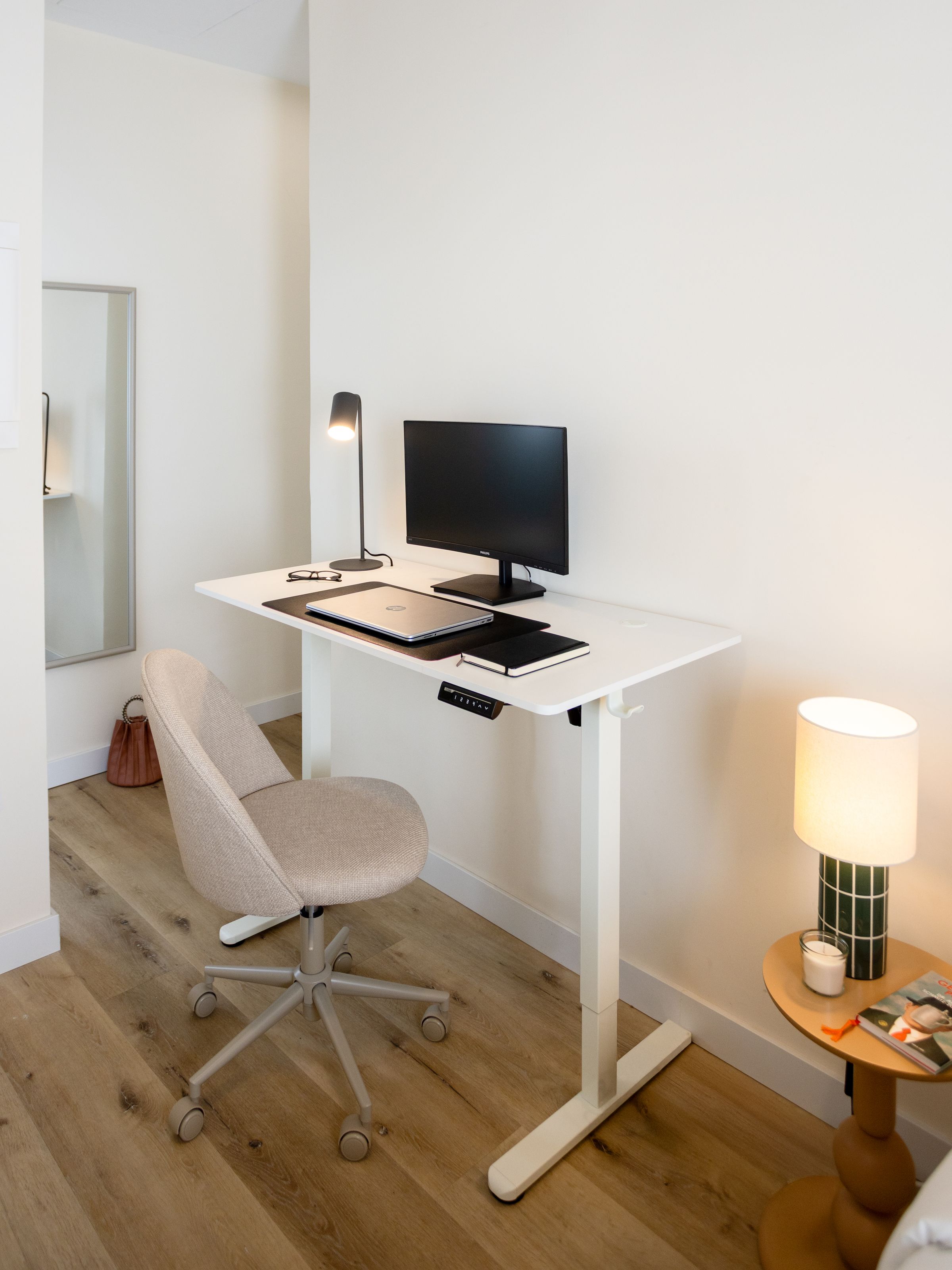 NESTIC - MORETO - Zona de trabajo Apartamento amueblado con servicios