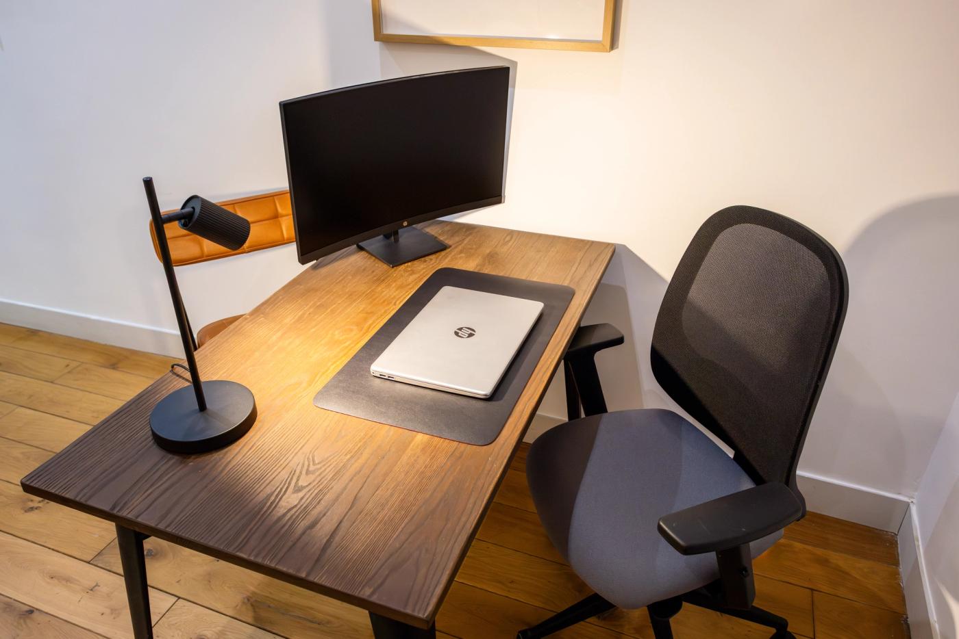 NESTIC - Mer - Office area in furnished apartment