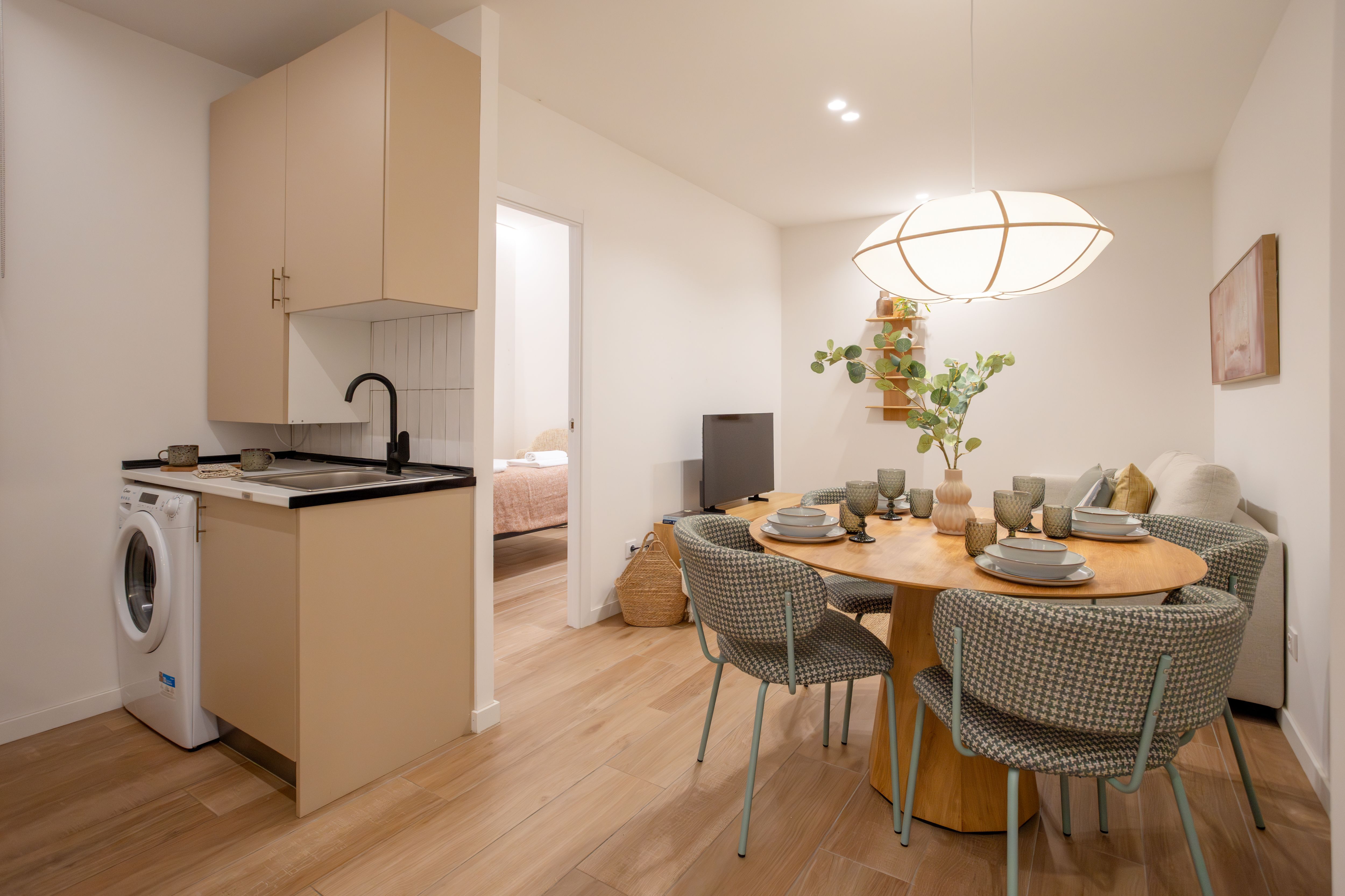 NESTIC - BELLIDO - Comedor apartamento amueblado con servicios