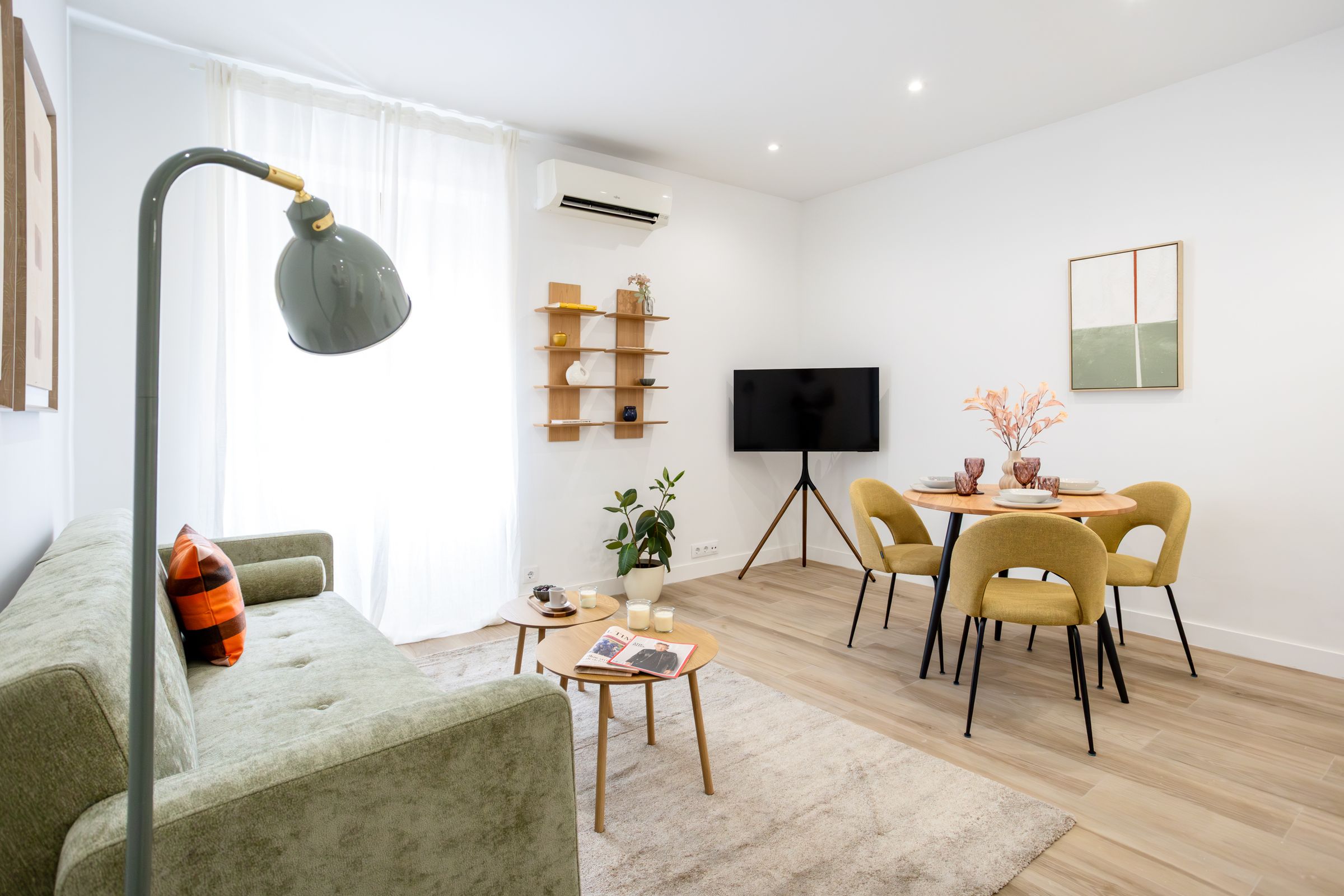 NESTIC - BARCINO - Living room furnished apartment with services