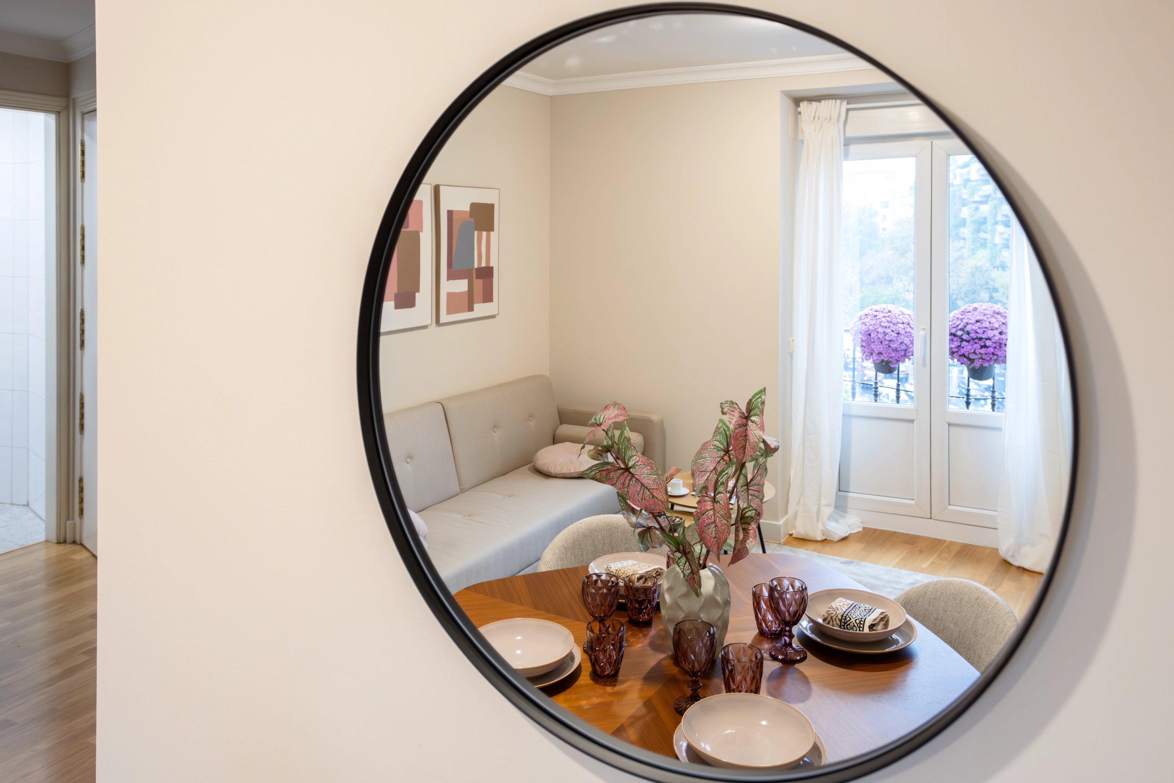 NESTIC - LANUZA - Salón apartamento amueblado con servicios