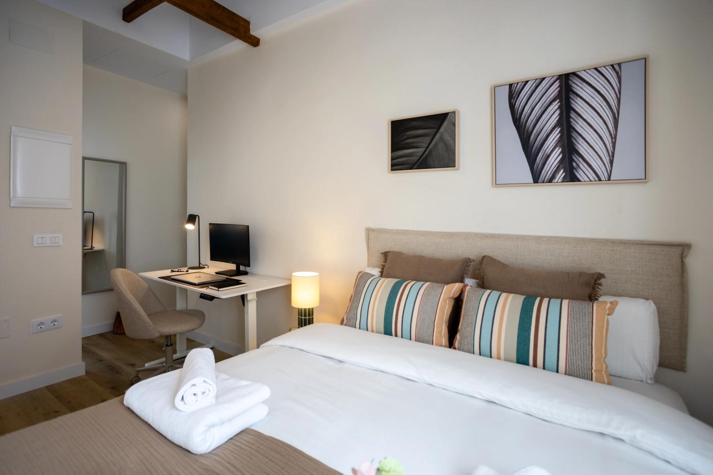 NESTIC - MORETO - Dormitorio Apartamento amueblado con servicios