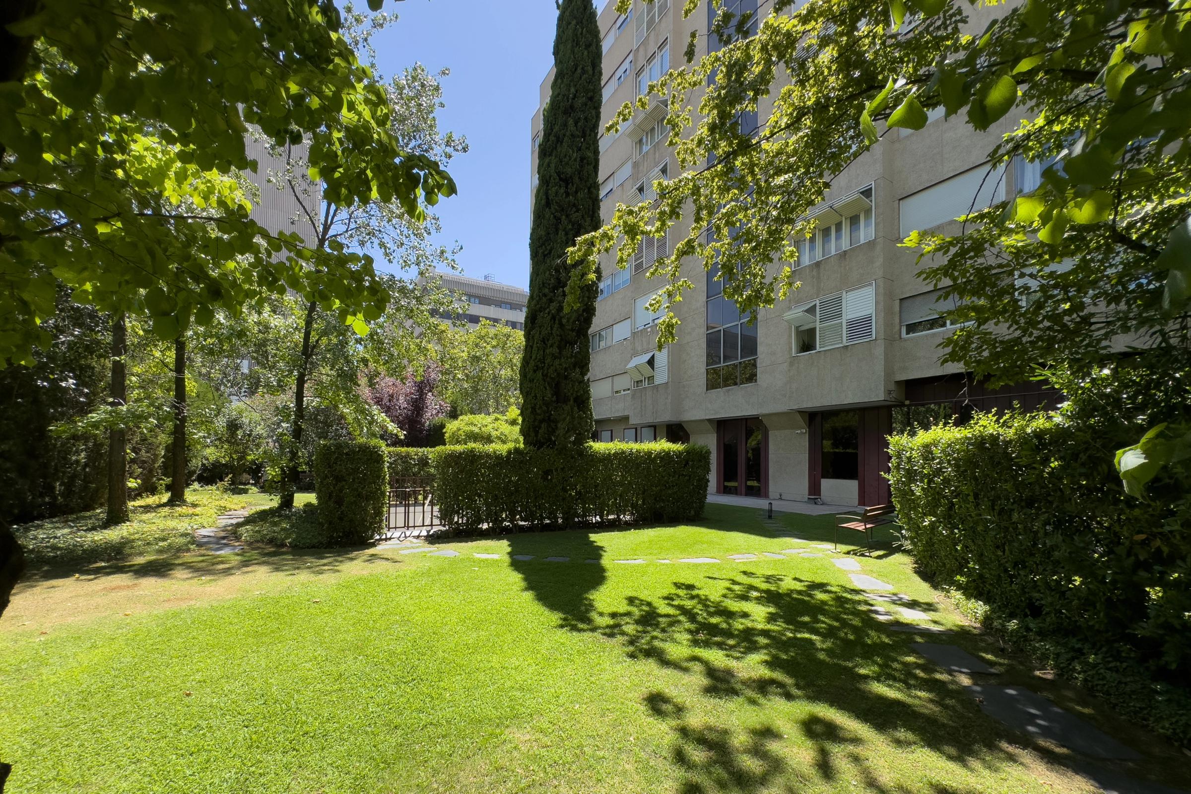 NESTIC - DARIEN - Garden fully furnished apartment