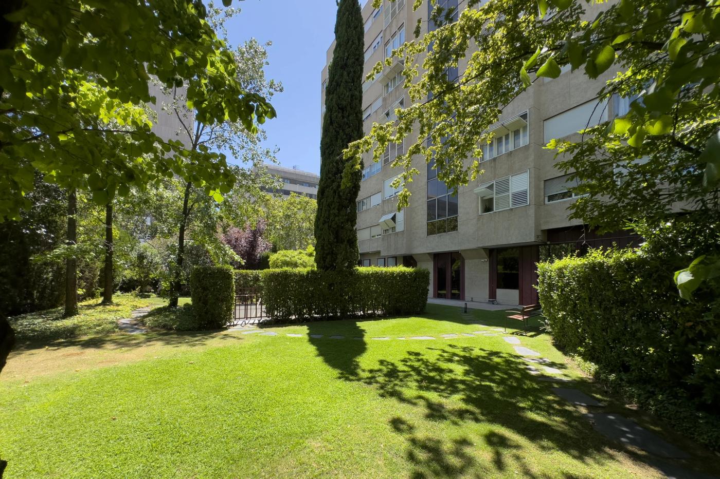 NESTIC - DARIEN - Garden fully furnished apartment