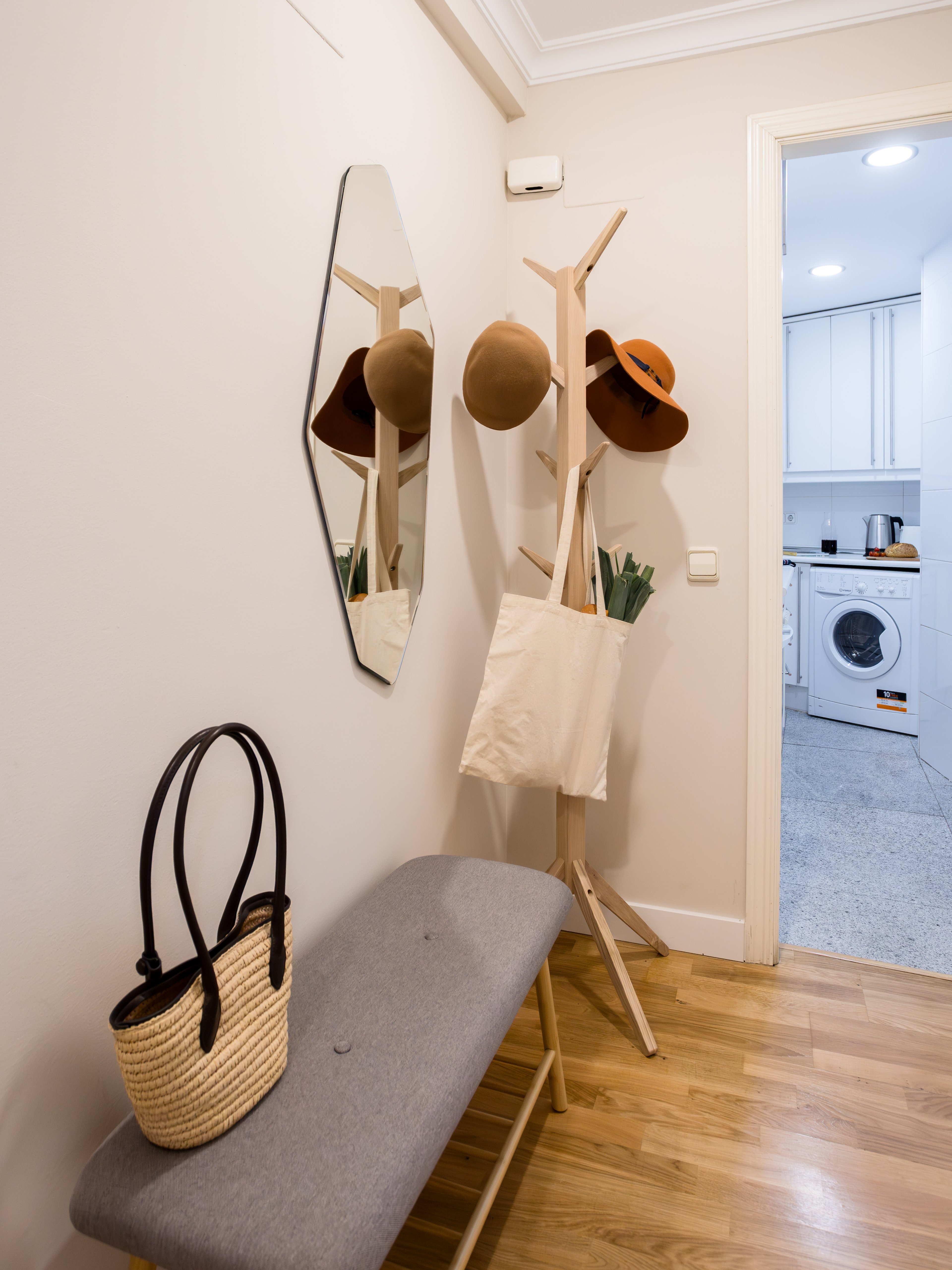 NESTIC - LANUZA - Entrada apartamento amueblado con servicios