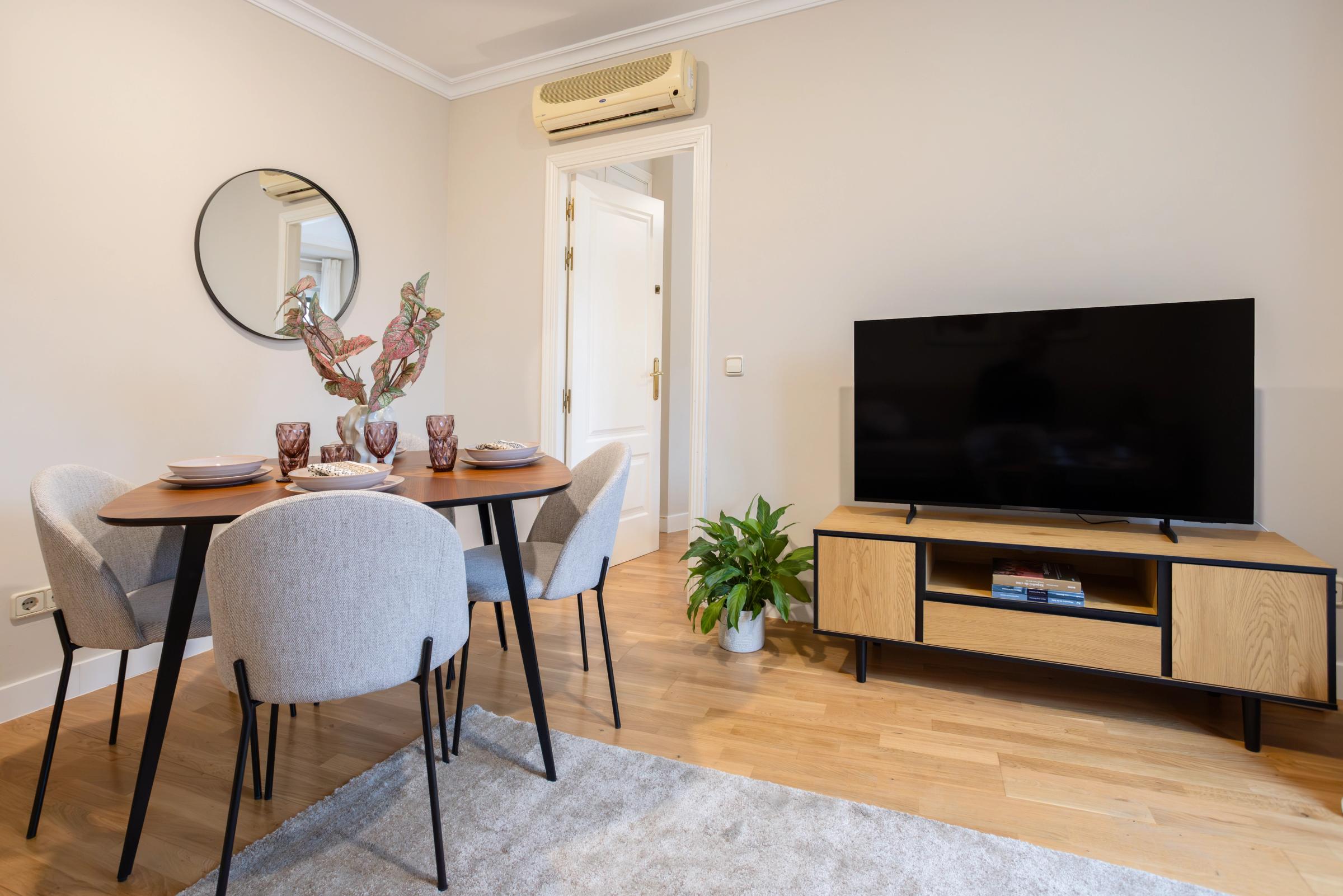 NESTIC - LANUZA - Living room furnished apartment with services