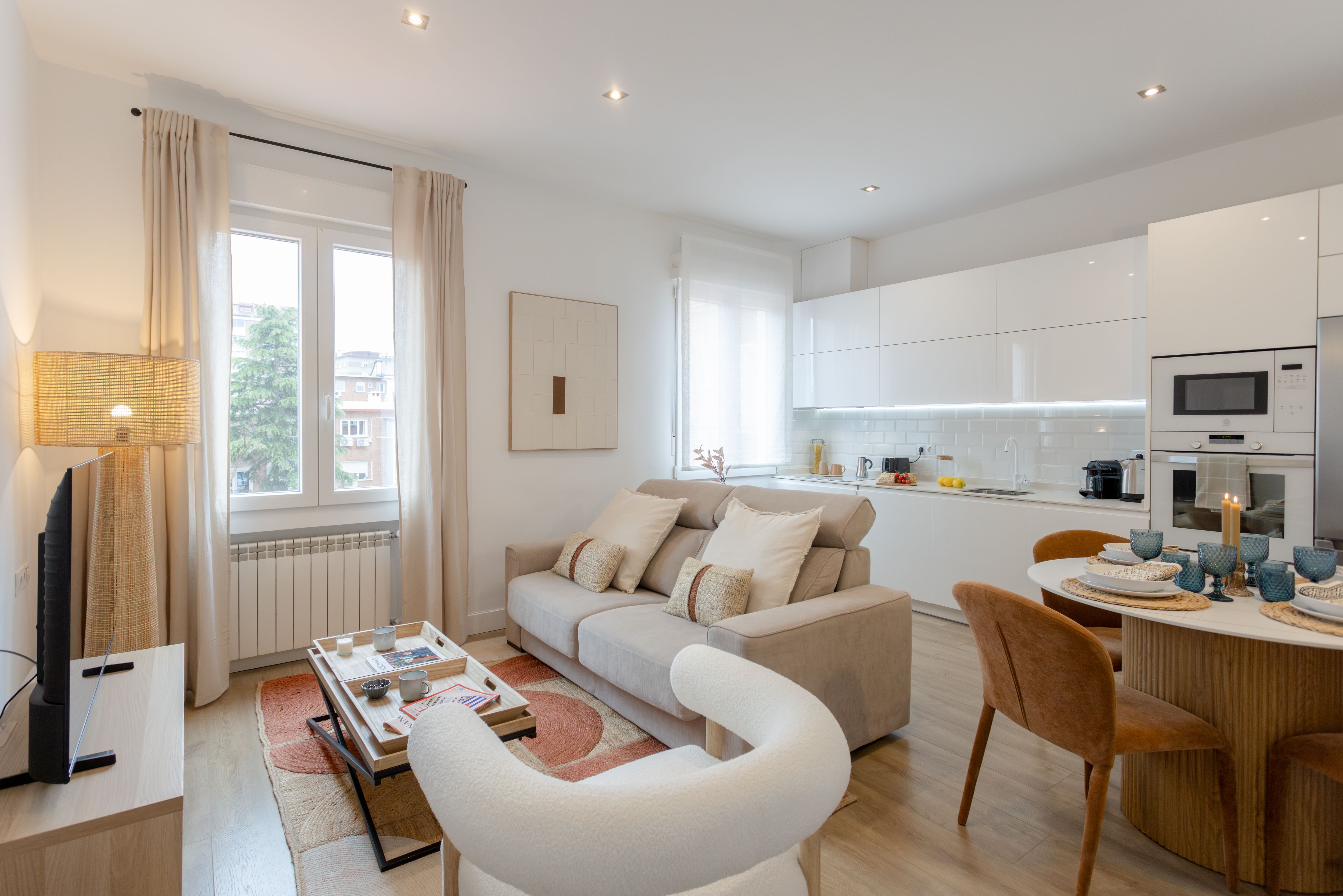 Furnished Madrid apartment with living room and open kitchen
