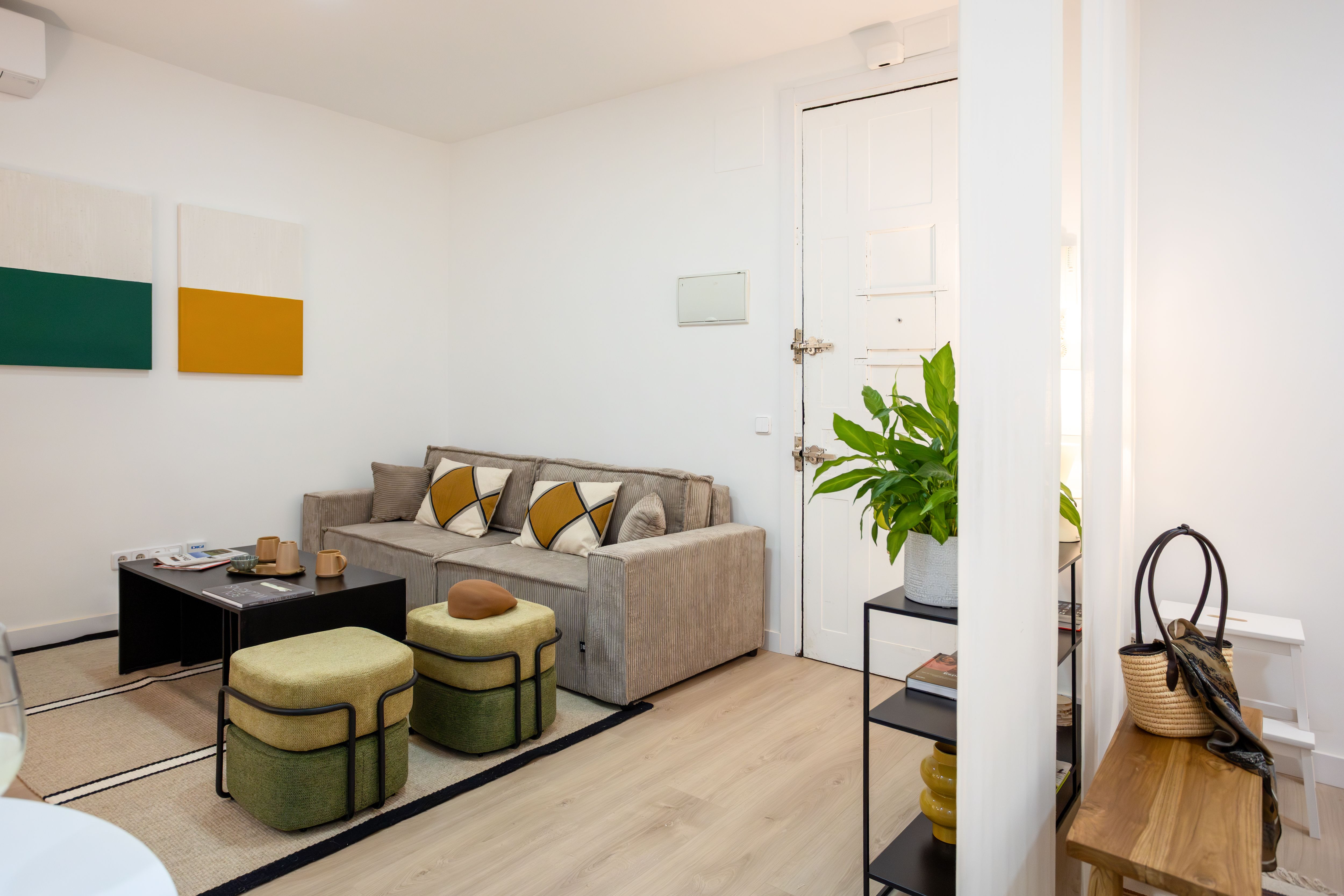 NESTIC - BAYEU - Salón Apartamento amueblado con servicios