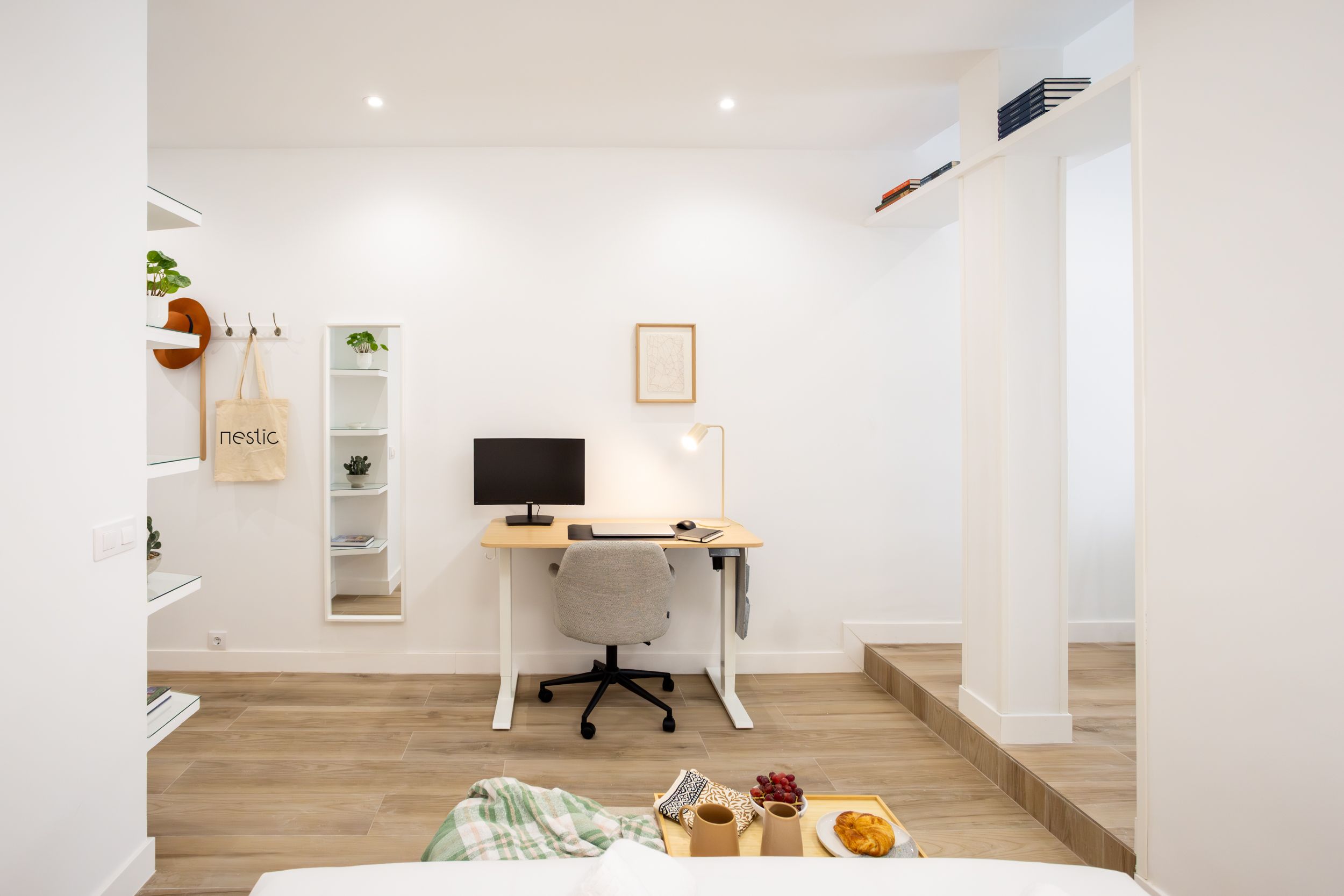 NESTIC - BARCINO - Zona de trabajo en apartamento con servicios