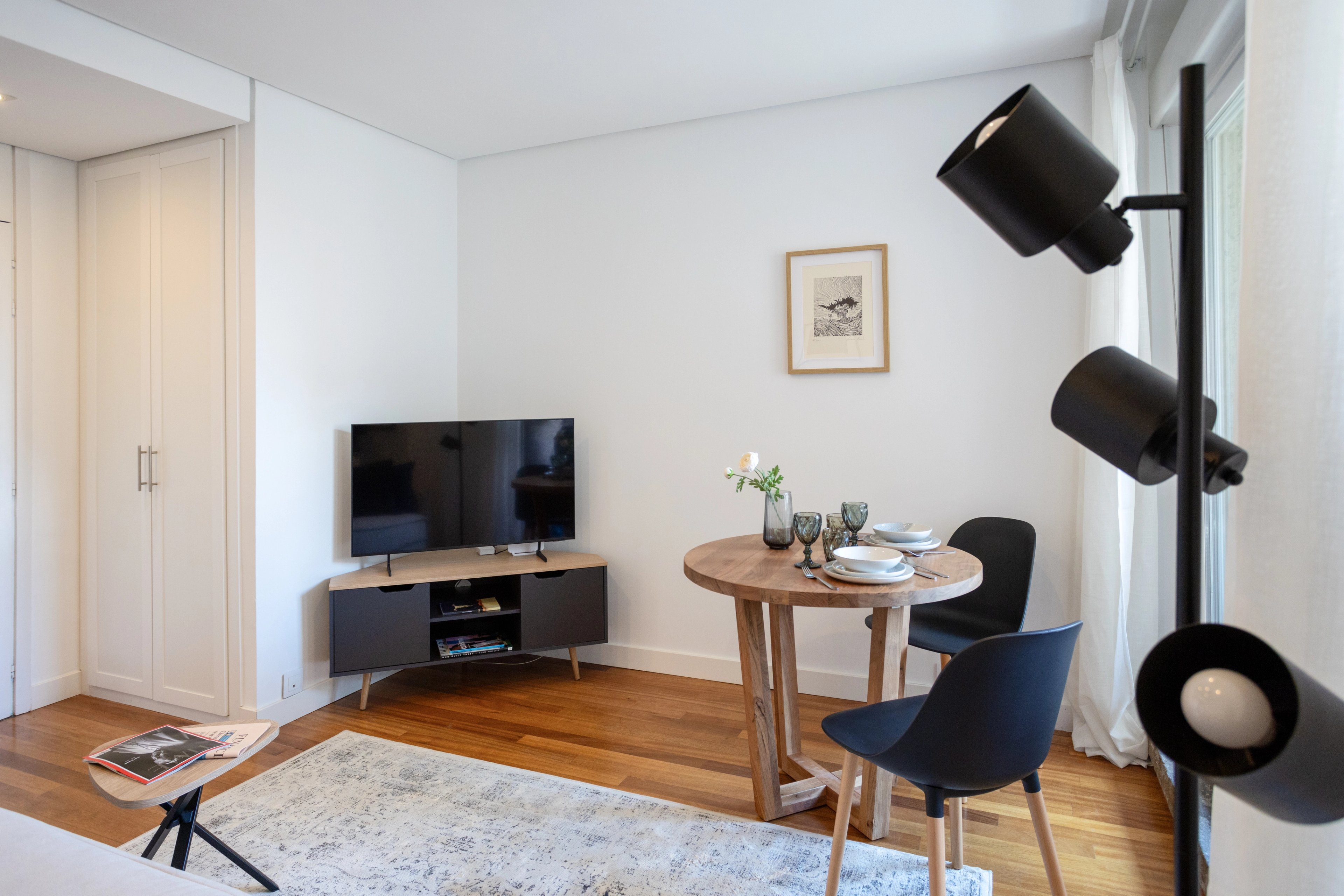 NESTIC - ALIAGA - Comedor apartamento amueblado