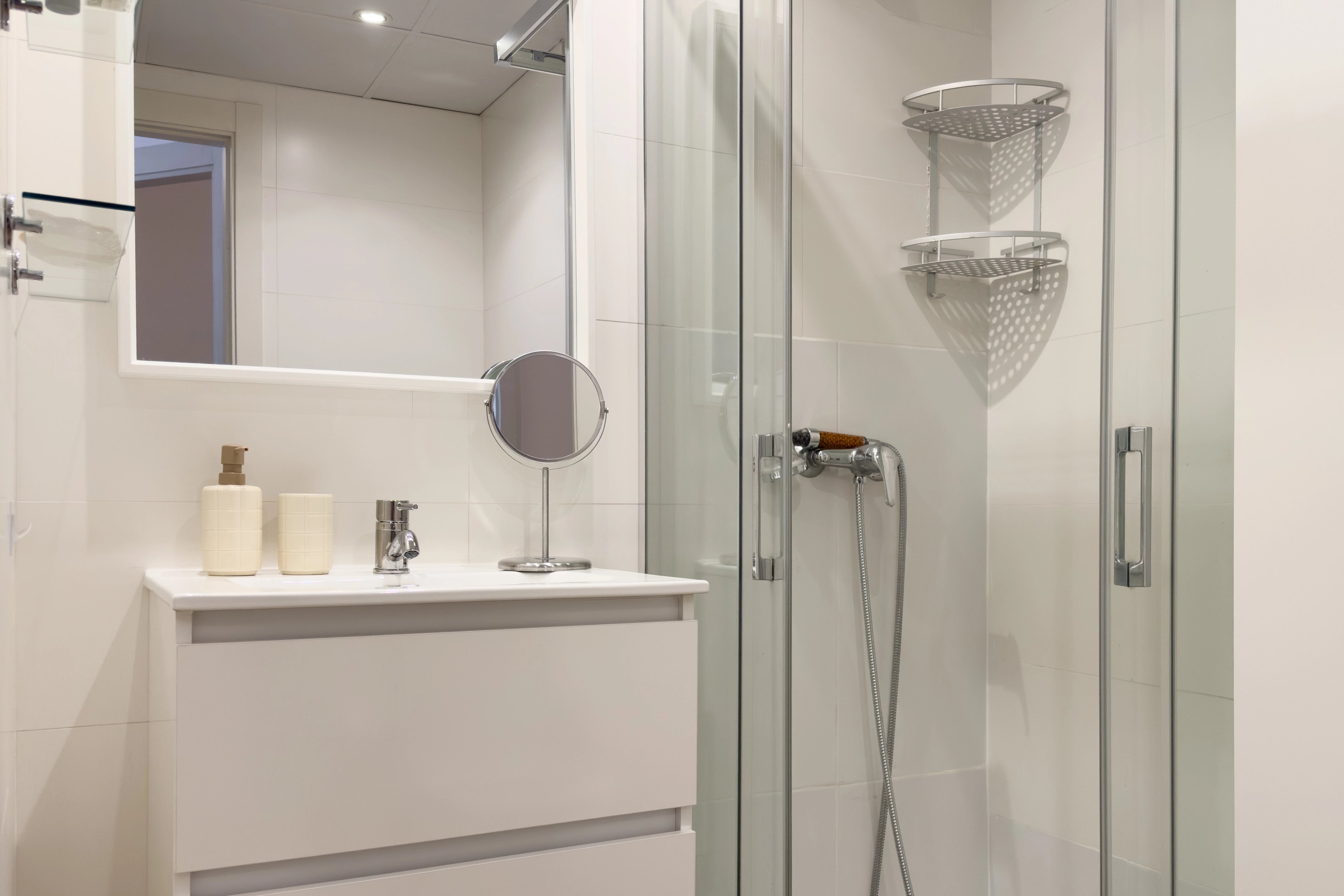 NESTIC - BERIAIN - Baño Apartamento amueblado con servicios