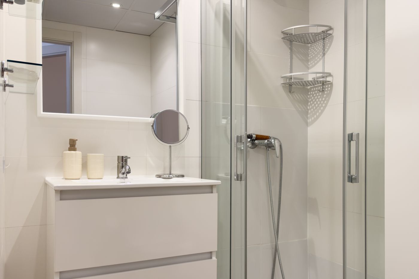 NESTIC - BERIAIN - Bathroom Furnished apartment with services