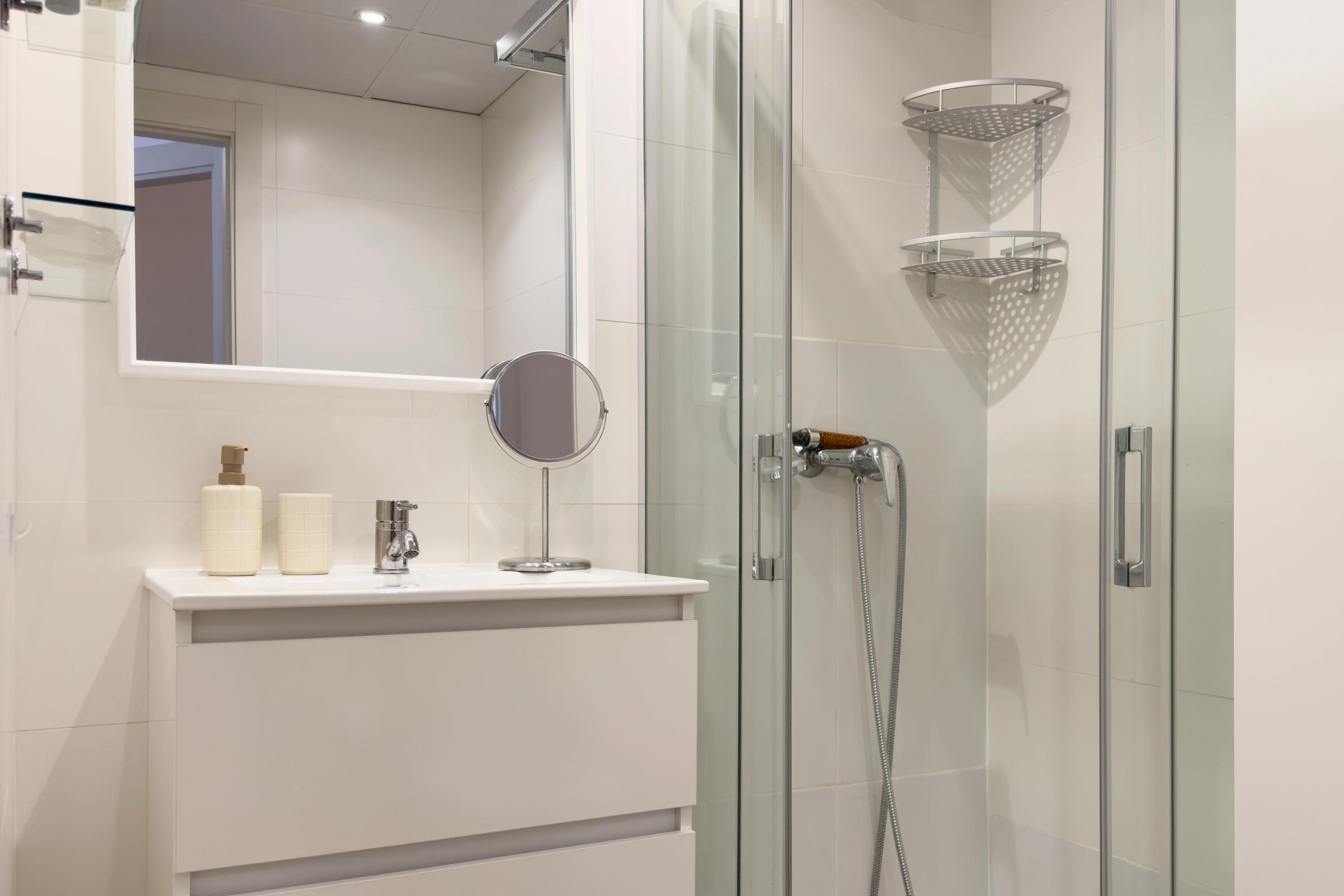 NESTIC - BERIAIN - Bathroom Furnished apartment with services