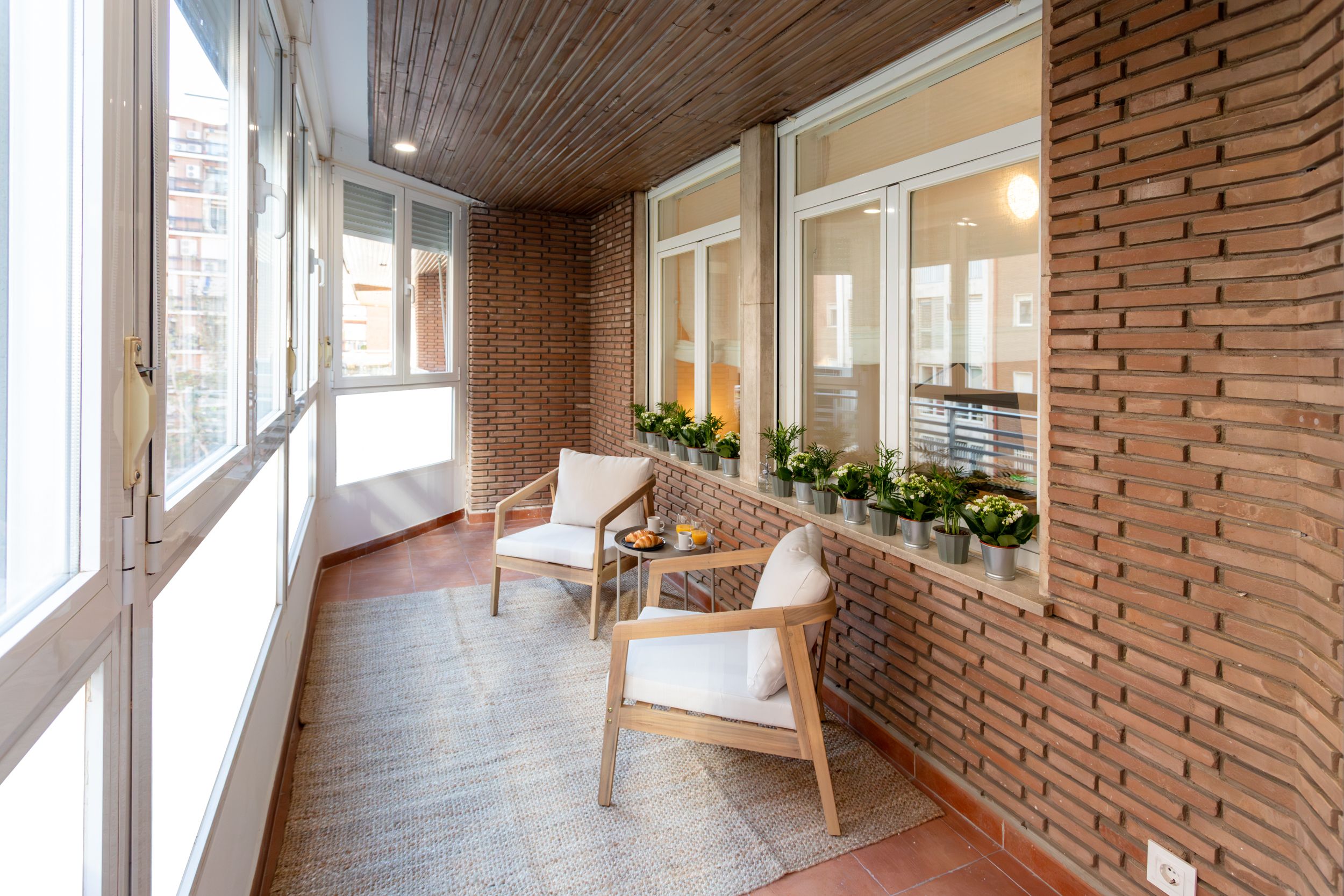 NESTIC - CLARAVAL - Terraza apartamento amueblado con servicios