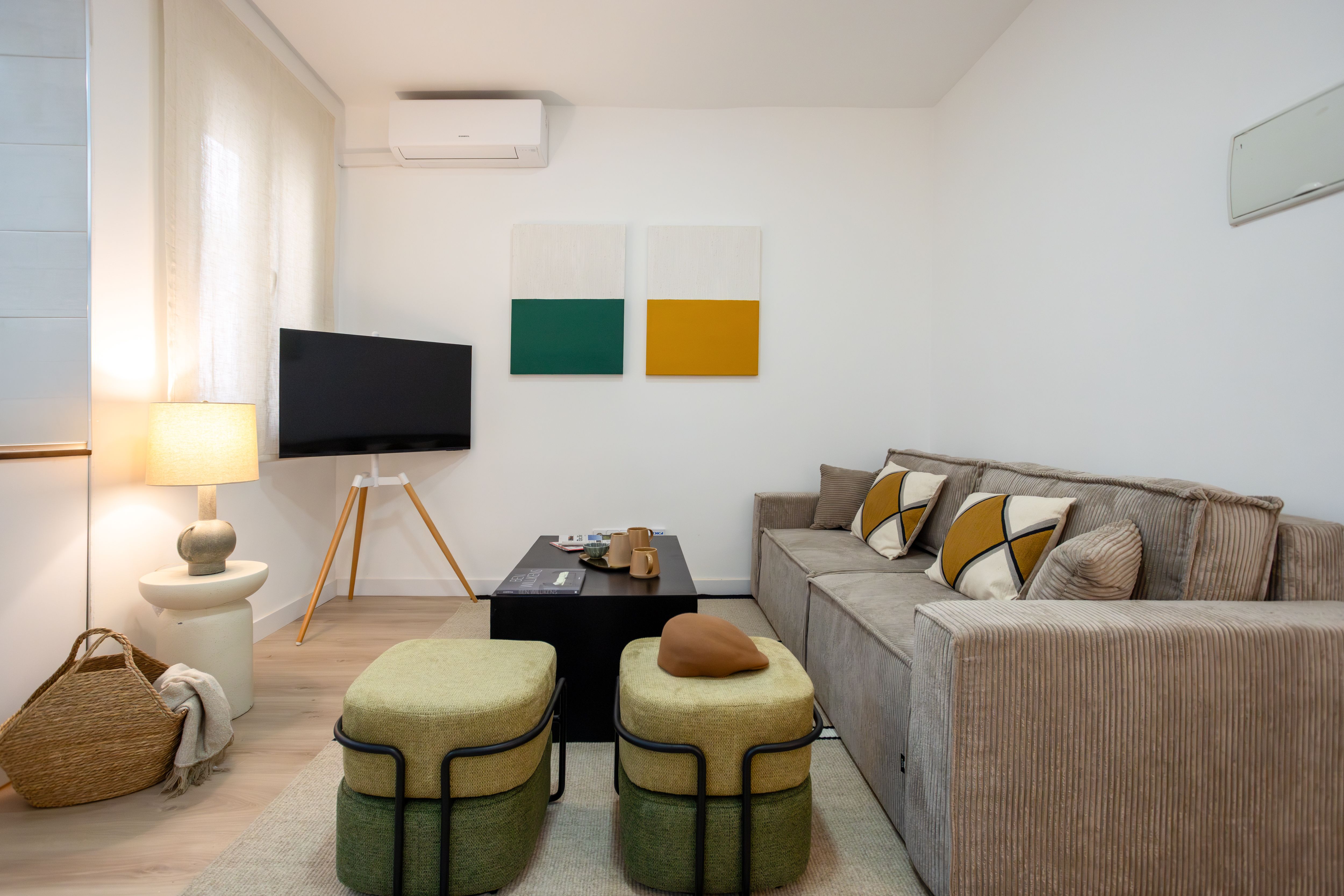 NESTIC - BAYEU - Salón Apartamento amueblado con servicios