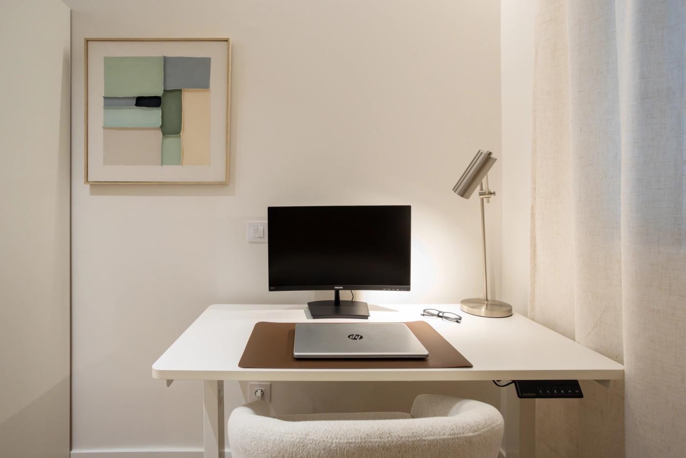 NESTIC - BELLIDO - Office room furnished apartment with services