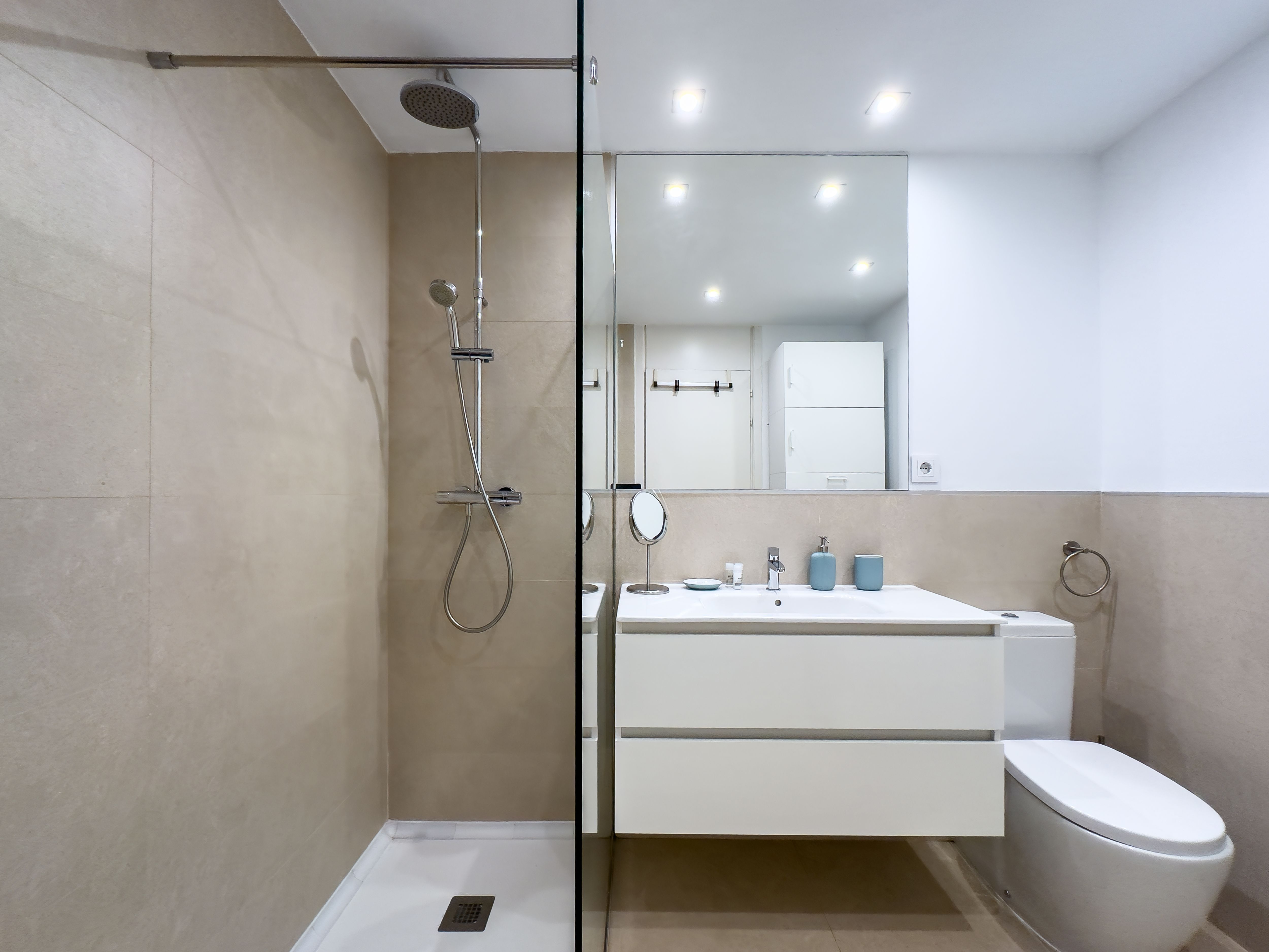 NESTIC - ALIAGA - Baño apartamento amueblado