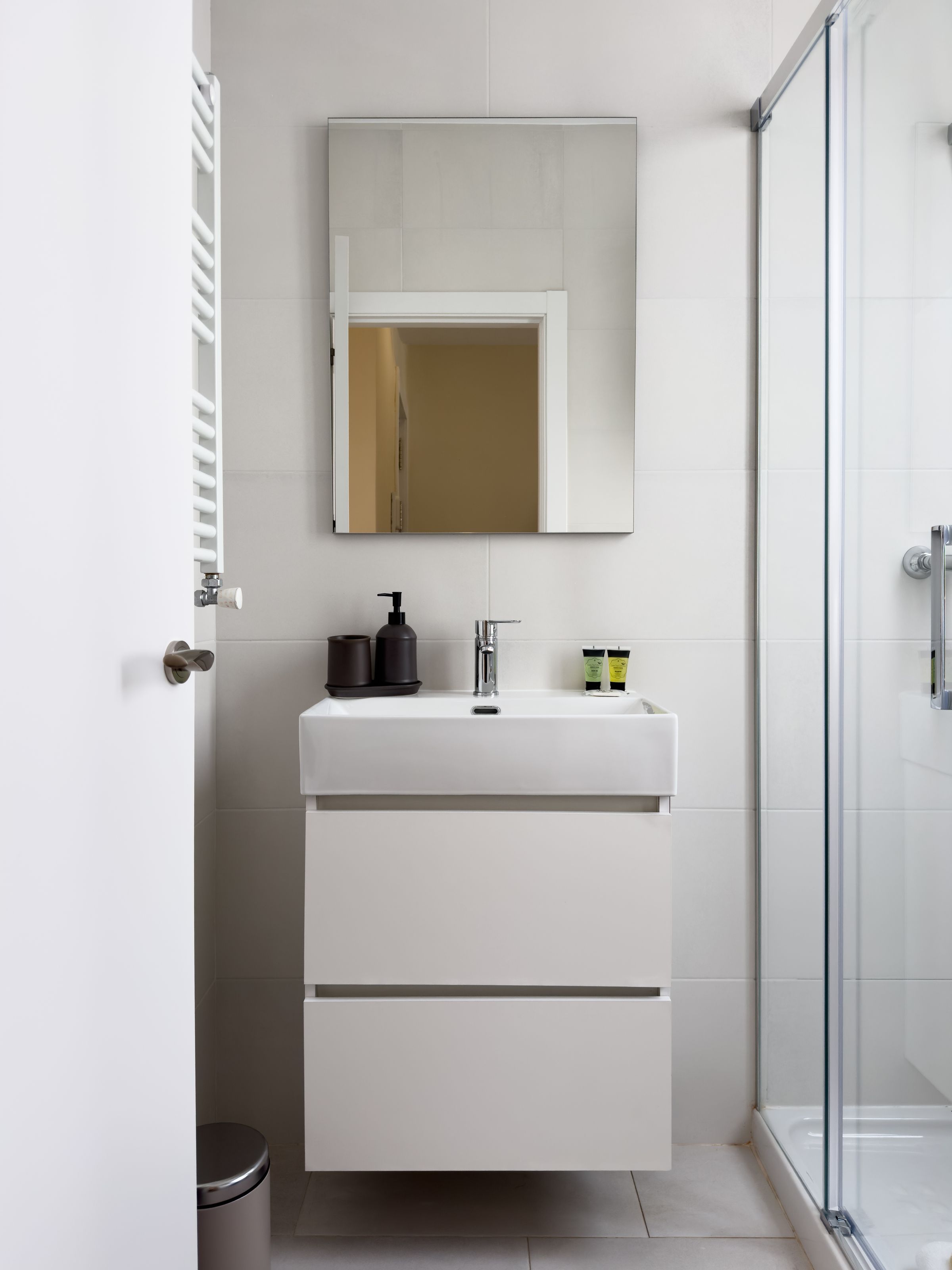 NESTIC - MORETO - Baño Apartamento amueblado con servicios