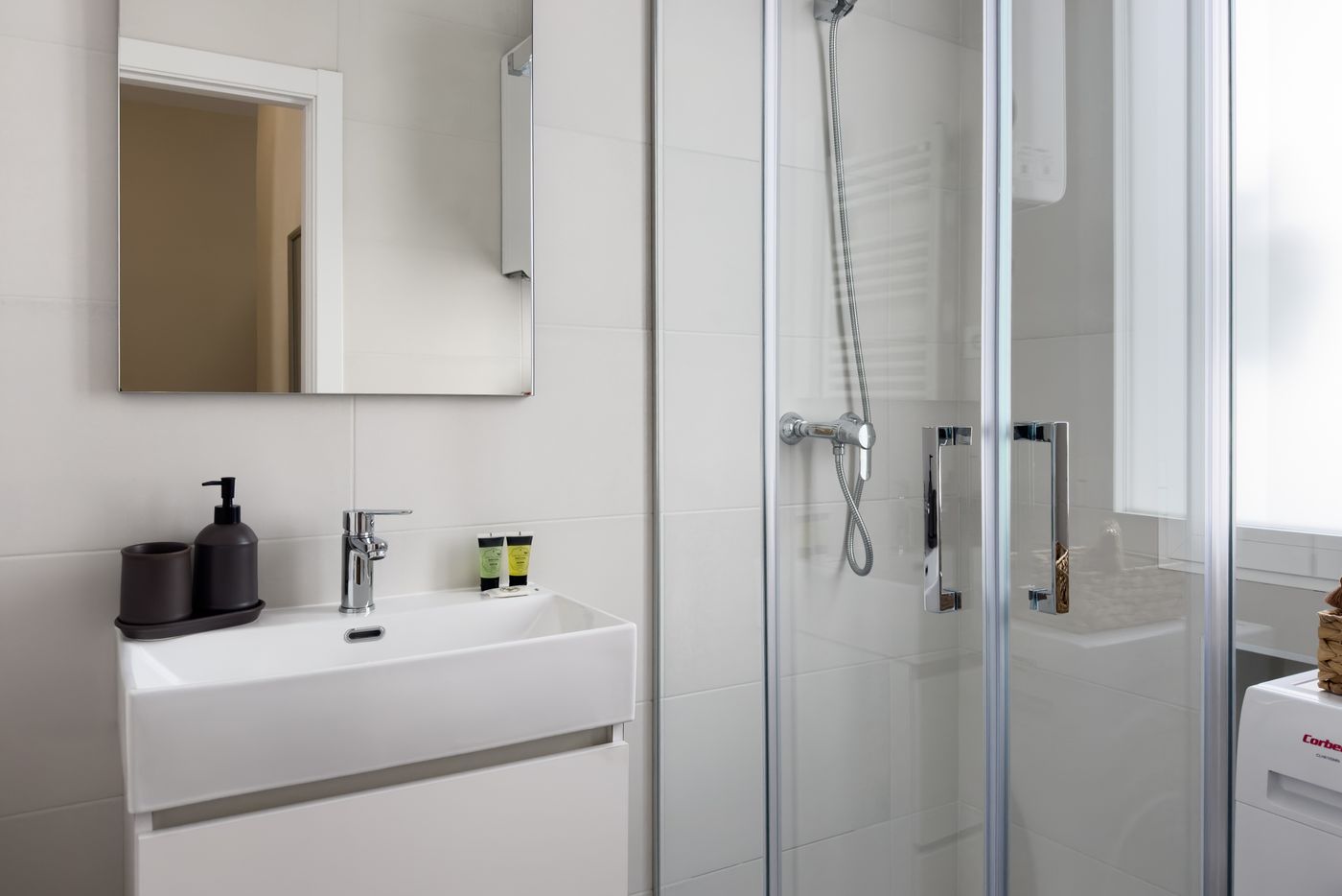 NESTIC - MORETO - Baño Apartamento amueblado con servicios