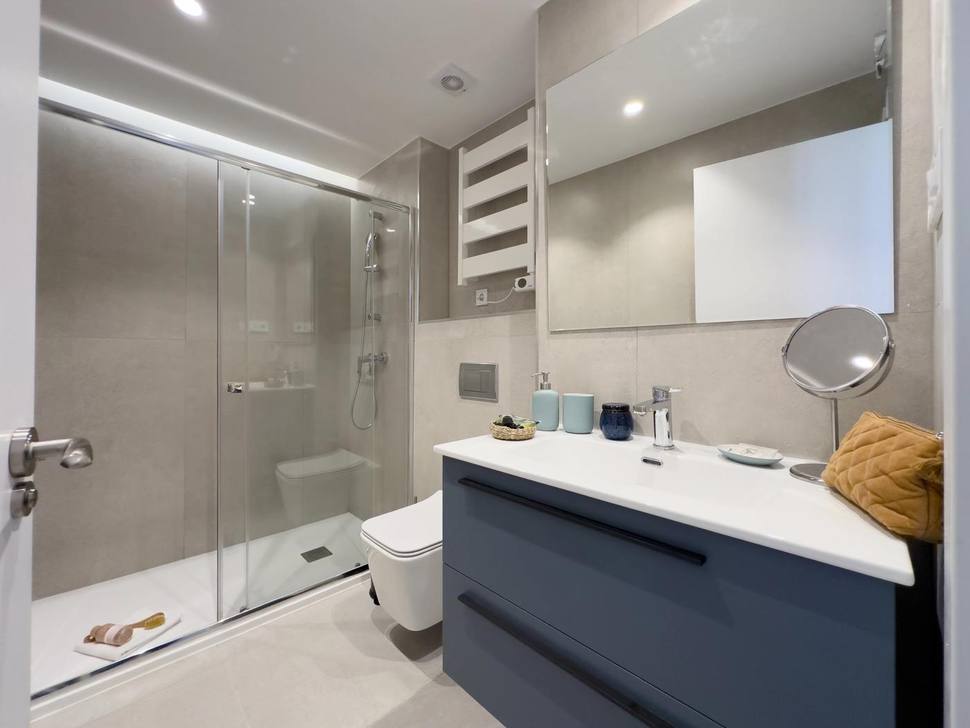 NESTIC - TINEO - Bathroom Furnished apartment with services