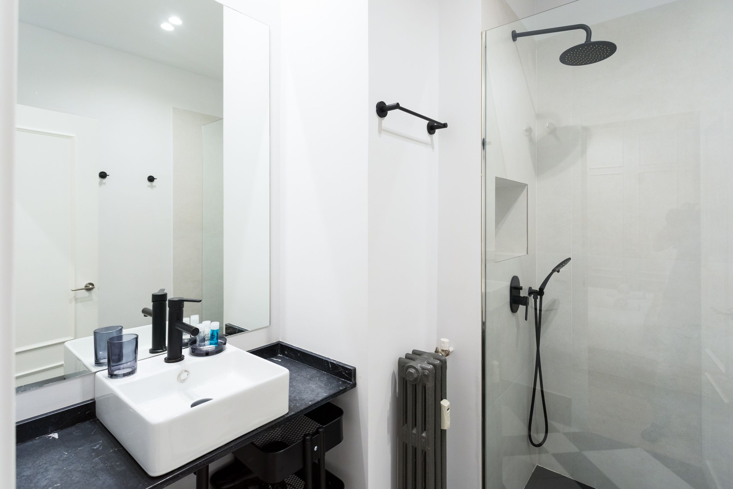 NESTIC - MENINA - Baño apartamento amueblado con servicios